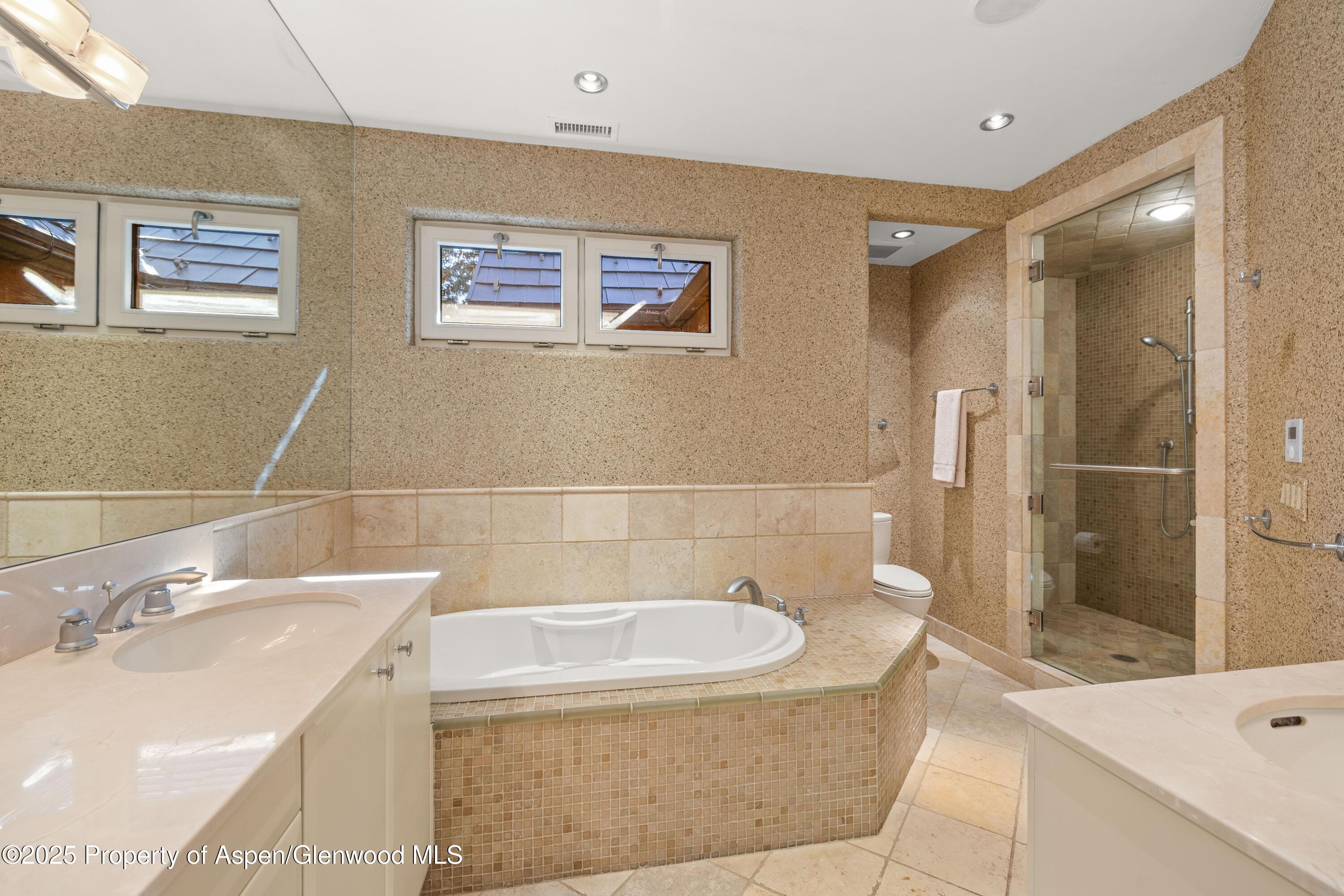 Aspen, Colorado, 81611, United States, 4 Bedrooms Bedrooms, ,5 BathroomsBathrooms,Residential,For Sale,1998129