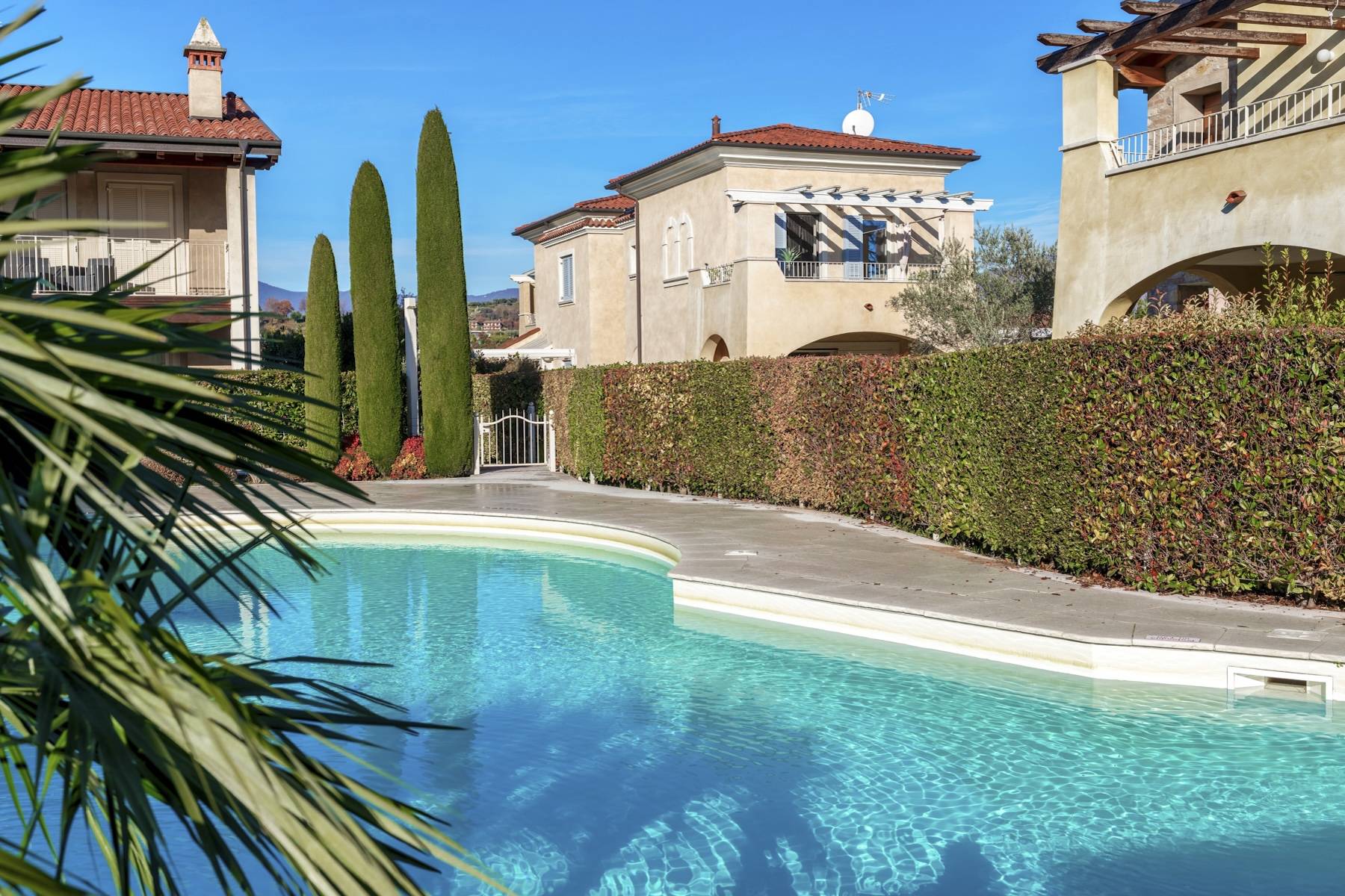  Detached home within a residential complex with swimming pool - 物件實景