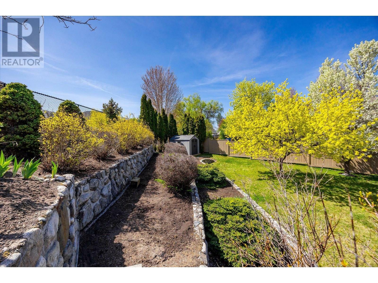 KELOWNA, British Columbia, V1W 4K9, CA, 4 Bedrooms Bedrooms, ,3 BathroomsBathrooms,Residential,For Sale,1865422