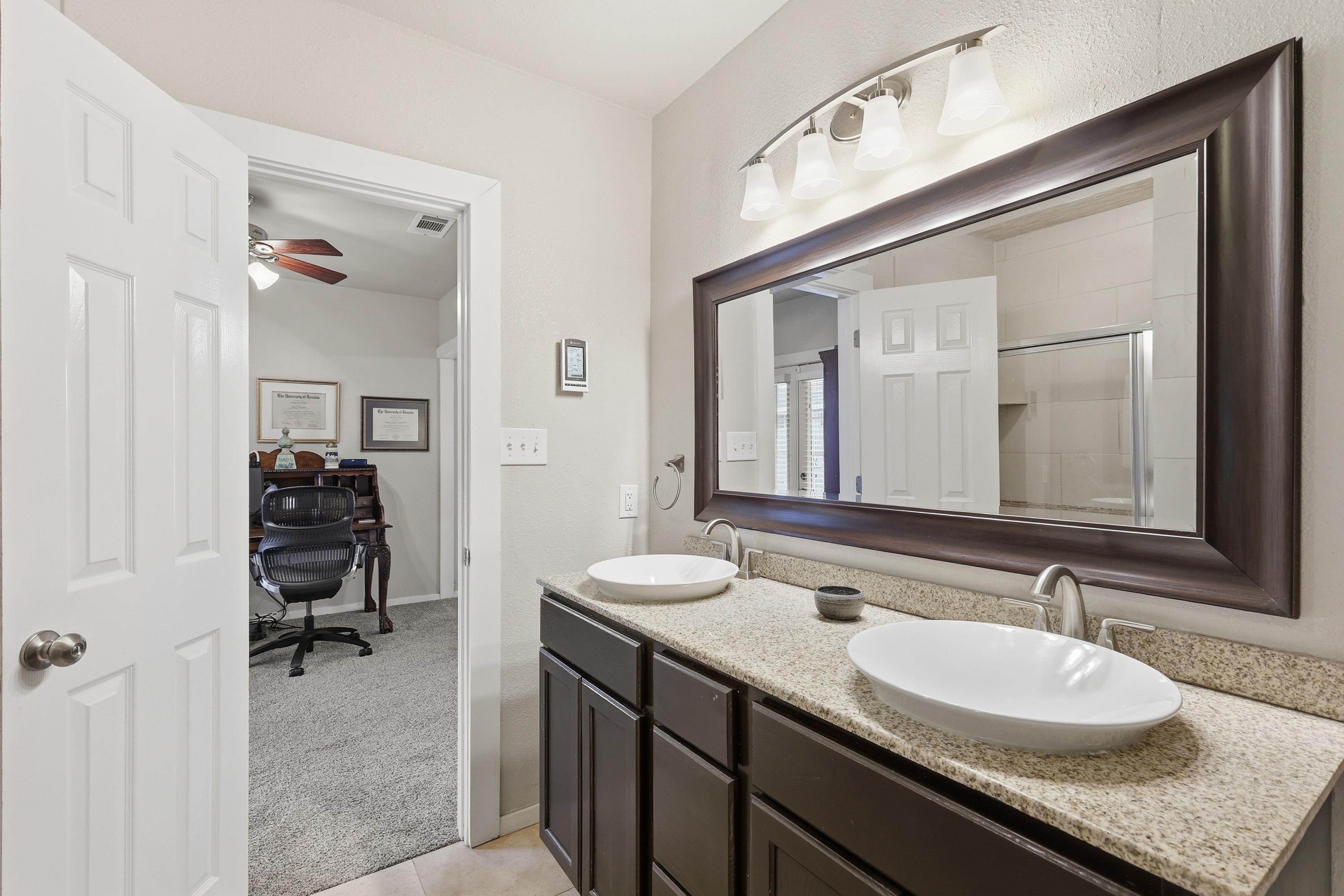  1300 Buck Avenue, Fort Worth, TX, 76110 - 物件實景