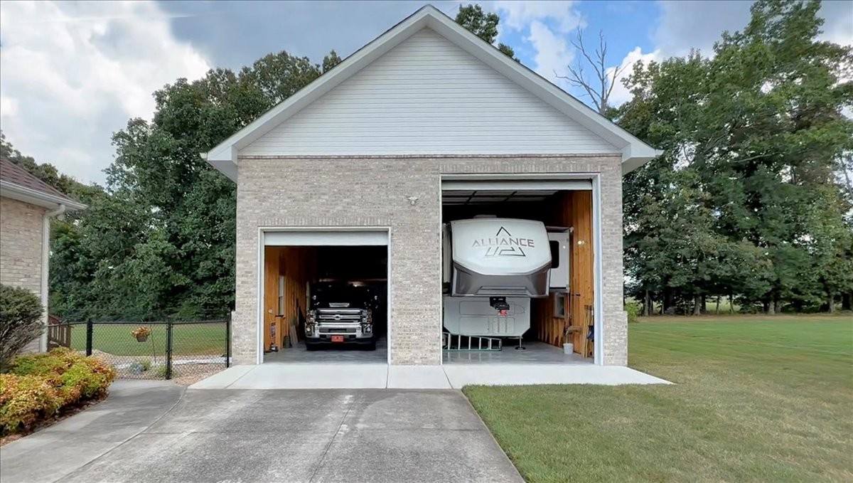 Manchester, Tennessee, 37355, United States, 3 Bedrooms Bedrooms, ,2 BathroomsBathrooms,Residential,For Sale,1907523