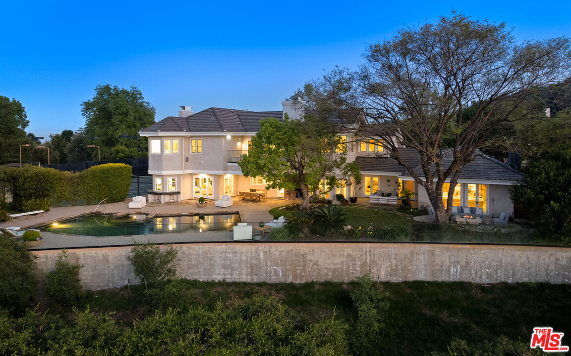 Los Angeles, California, 90049, United States, 5 Bedrooms Bedrooms, ,4 BathroomsBathrooms,Residential,For Sale,1889913