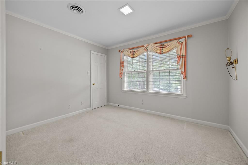 High Point, North Carolina, 27262, United States, 5 Bedrooms Bedrooms, ,4 BathroomsBathrooms,Residential,For Sale,1925566