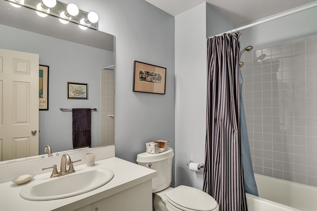 Waltham, Massachusetts, 02452, United States, 4 Bedrooms Bedrooms, ,4 BathroomsBathrooms,Residential,For Sale,1934478
