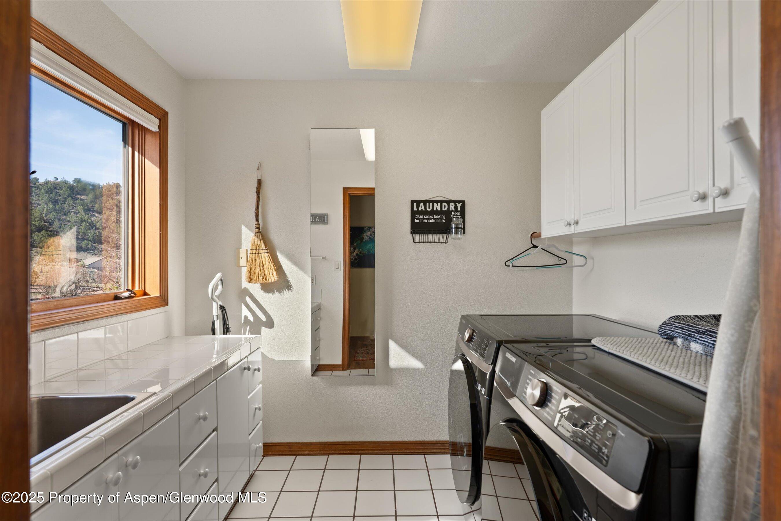 Glenwood Springs, Colorado, 81601, United States, 4 Bedrooms Bedrooms, ,5 BathroomsBathrooms,Residential,For Sale,1804908