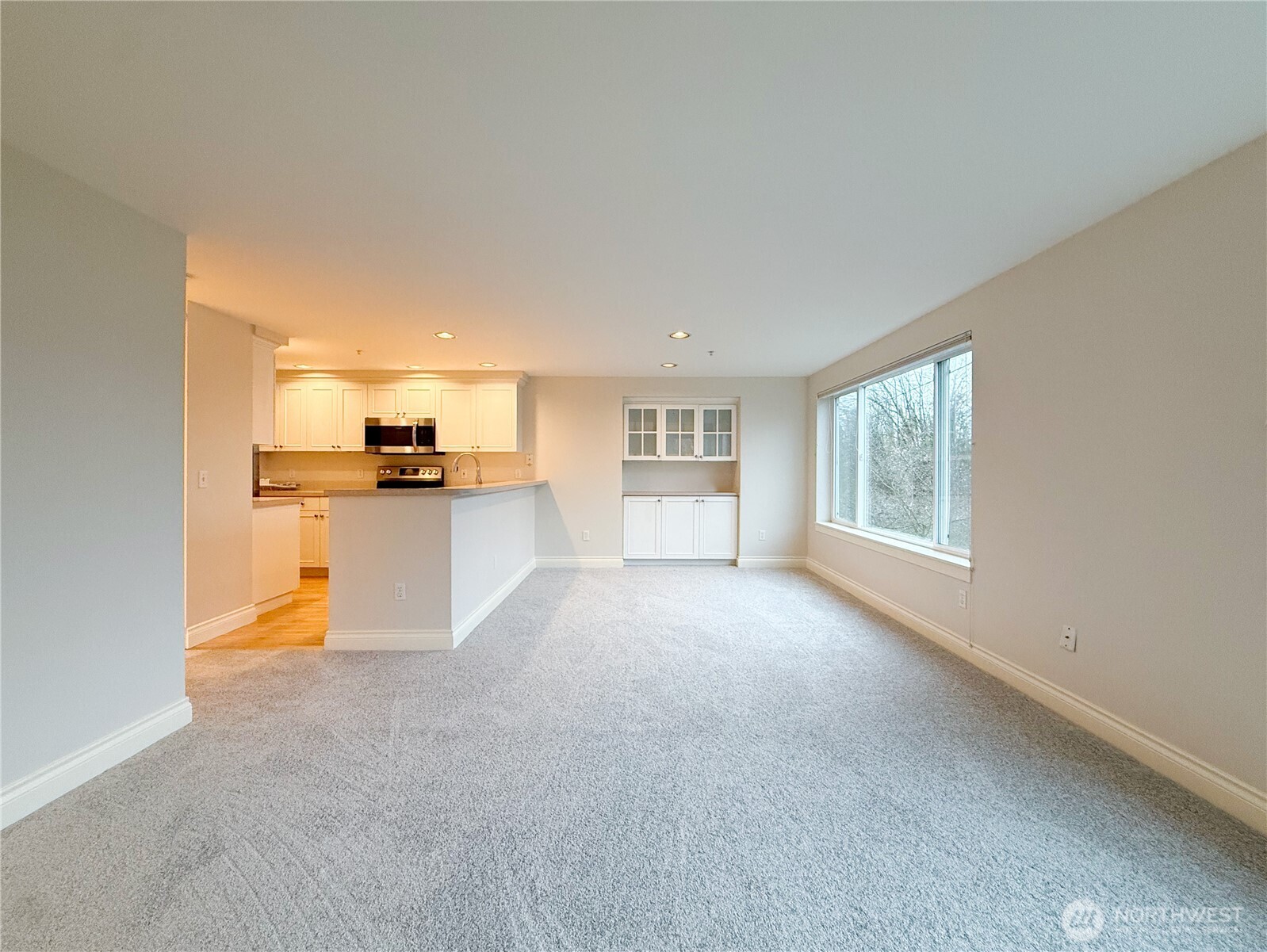 Seattle, Washington, 98199, United States, 2 Bedrooms Bedrooms, ,2 BathroomsBathrooms,Residential,For Sale,1998724