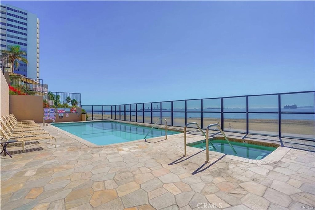 Long Beach, California, 90802, United States, 2 Bedrooms Bedrooms, ,Residential,For Sale,1905979
