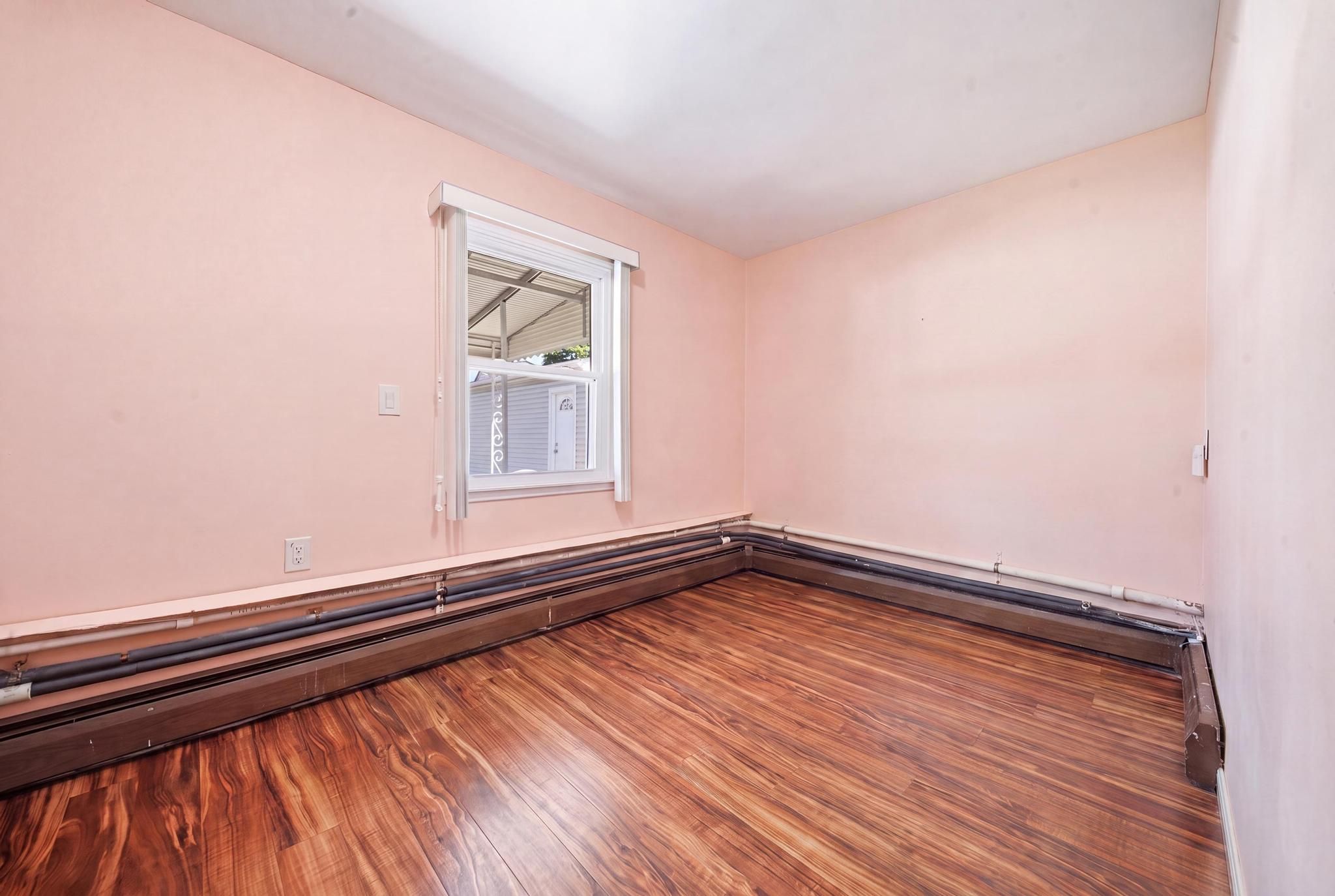  37 Gun Lane, Levittown, NY, 11756 - 物件實景