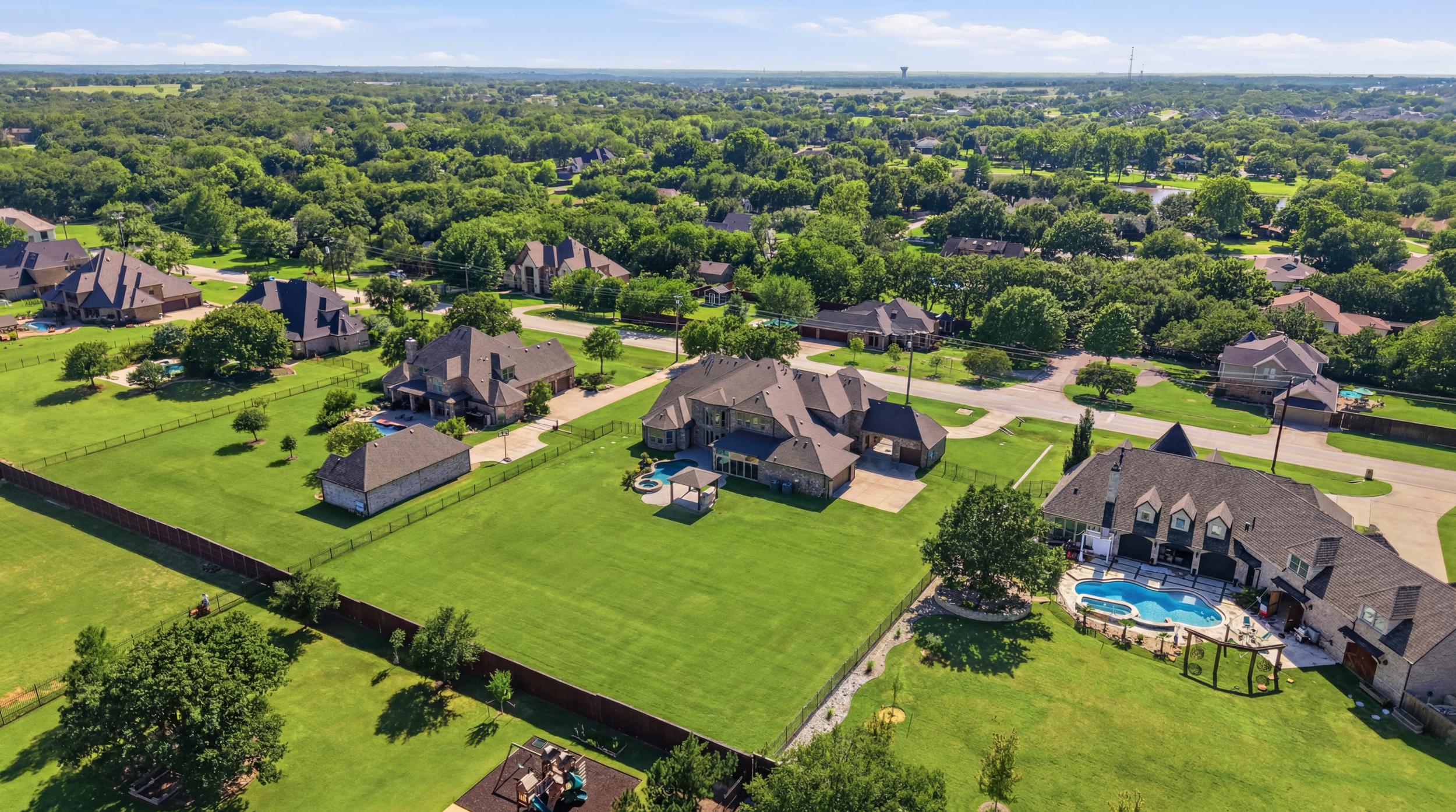  6/6.1 with Pool on 1+ Acre in Double Oak - 物件實景