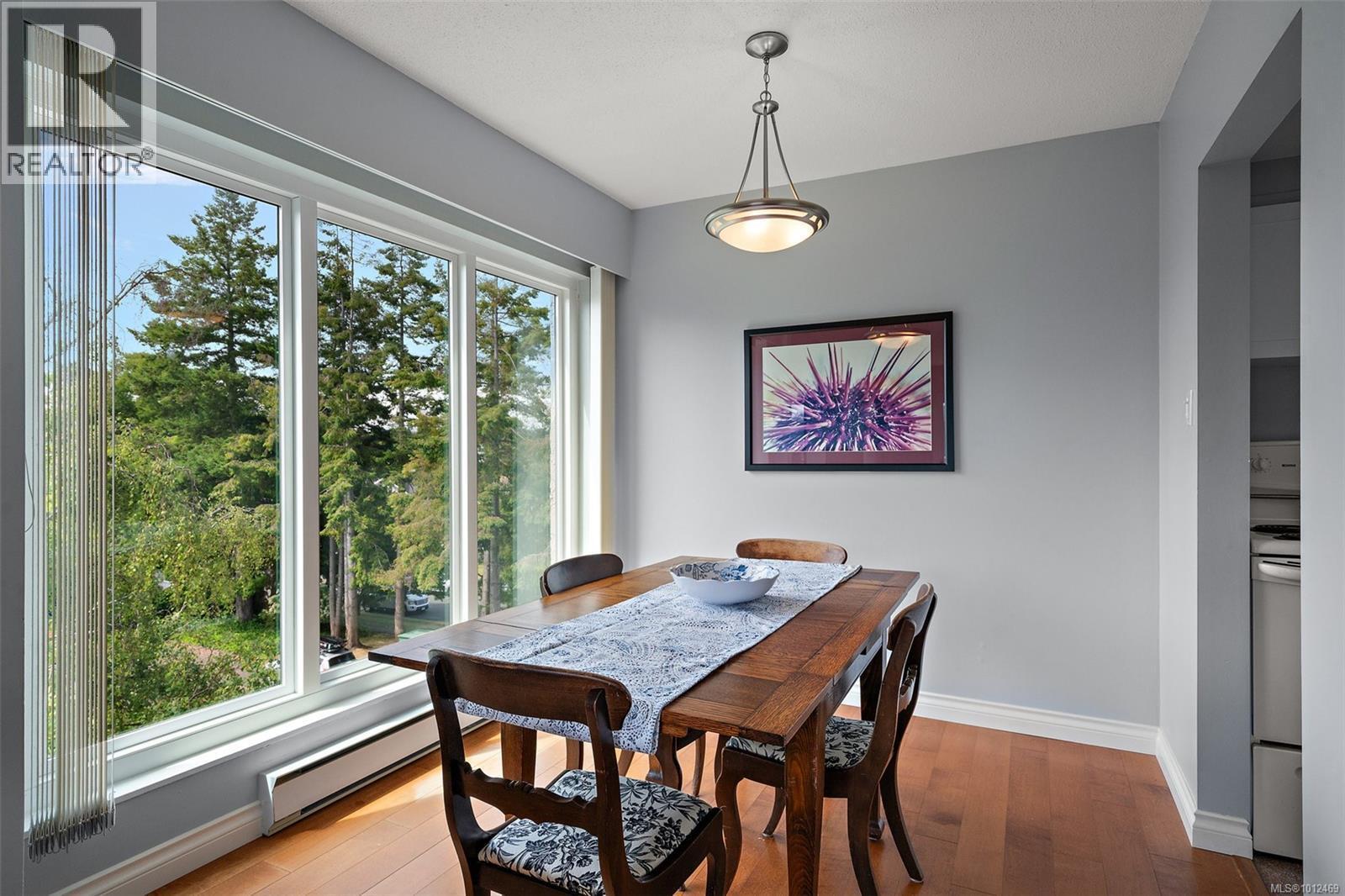 VICTORIA, British Columbia, V8V 2X5, CA, 2 Bedrooms Bedrooms, ,1 BathroomBathrooms,Residential,For Sale,1950619
