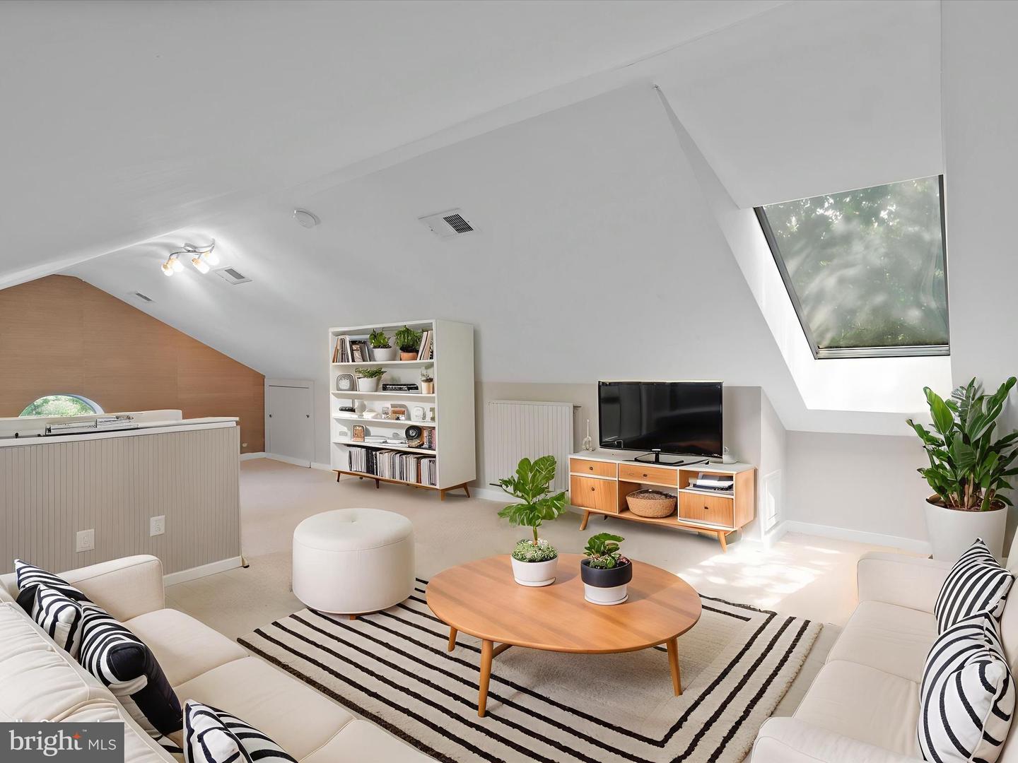 Washington, District of Columbia, 20008, United States, 2 Bedrooms Bedrooms, ,1 BathroomBathrooms,Residential,For Sale,1875463