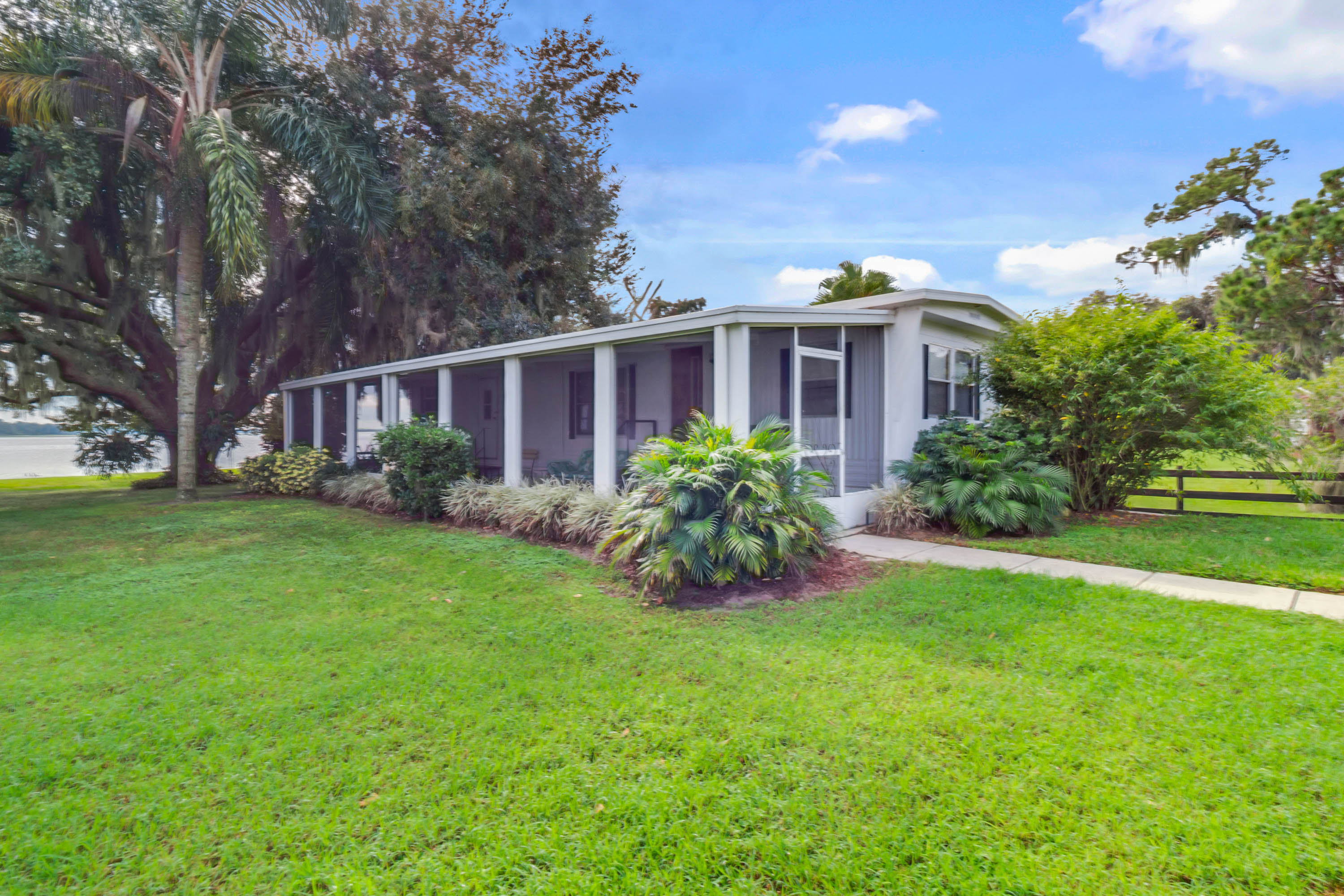 LAKE WALES, Florida, 33898, United States, 6 Bedrooms Bedrooms, ,5 BathroomsBathrooms,Residential,For Sale,1974565