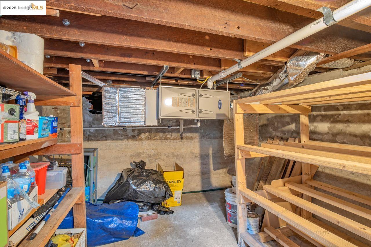 Oakland, California, 94609, United States, 2 Bedrooms Bedrooms, ,1 BathroomBathrooms,Residential,For Sale,1934711