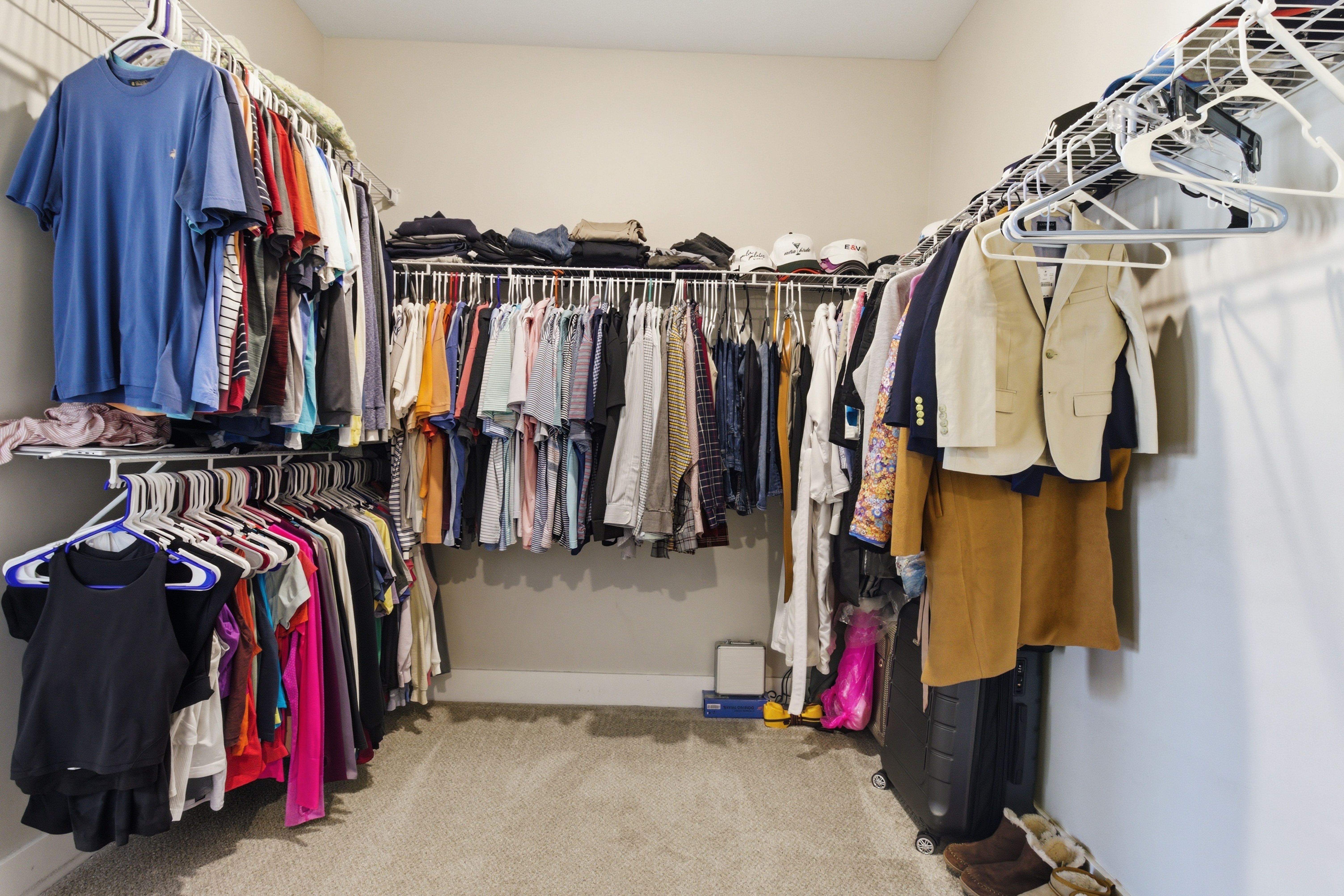  Spacious Corner-Lot Retreat With Flexible Living - 物件實景