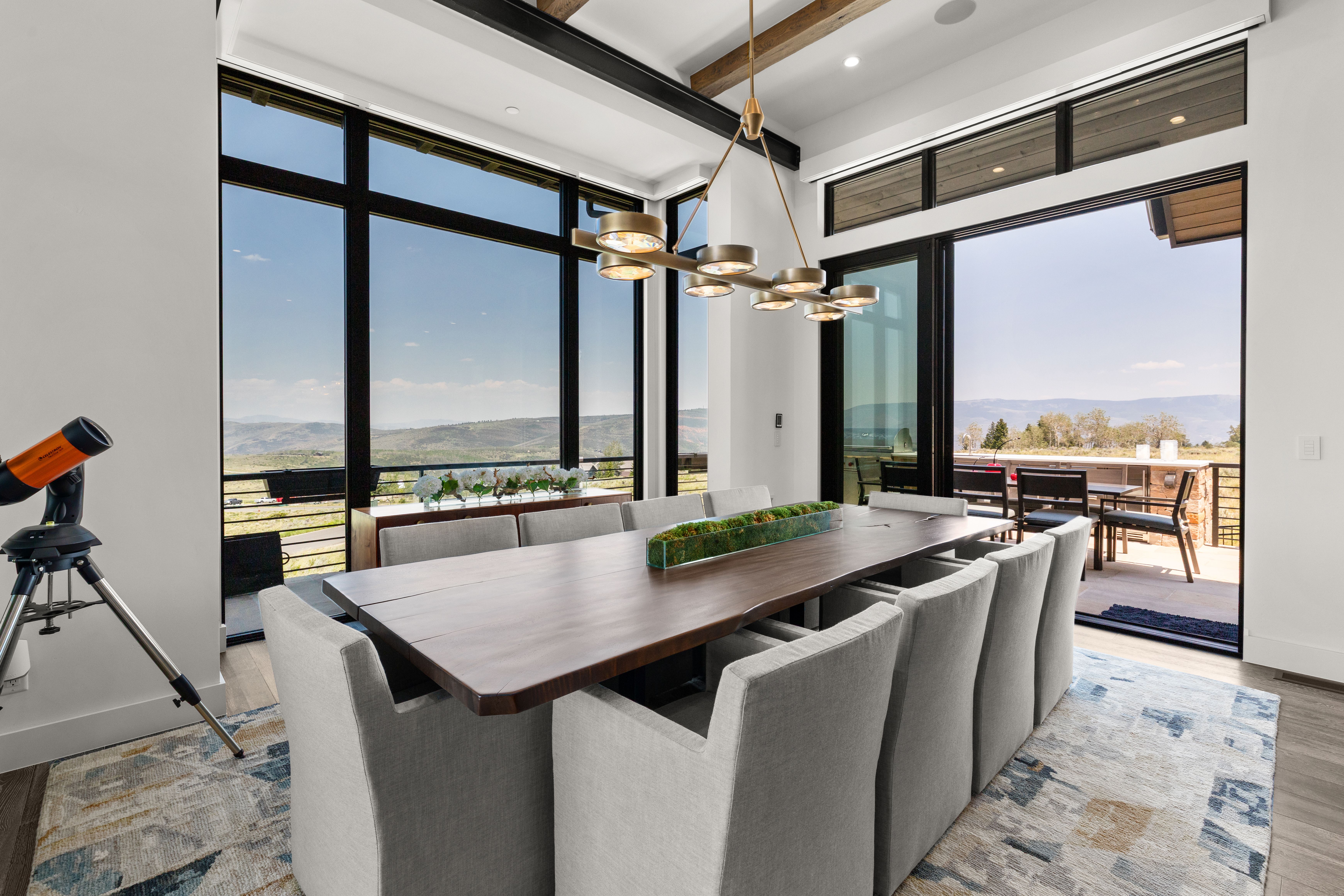  Designed to Embrace Both Grand Entertaining and Everyday Mountain Living - 物件實景