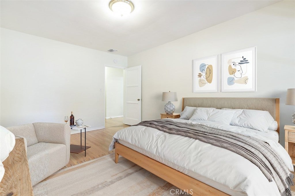 Van Nuys, California, 91405, United States, 2 Bedrooms Bedrooms, ,2 BathroomsBathrooms,Residential,For Sale,1941030