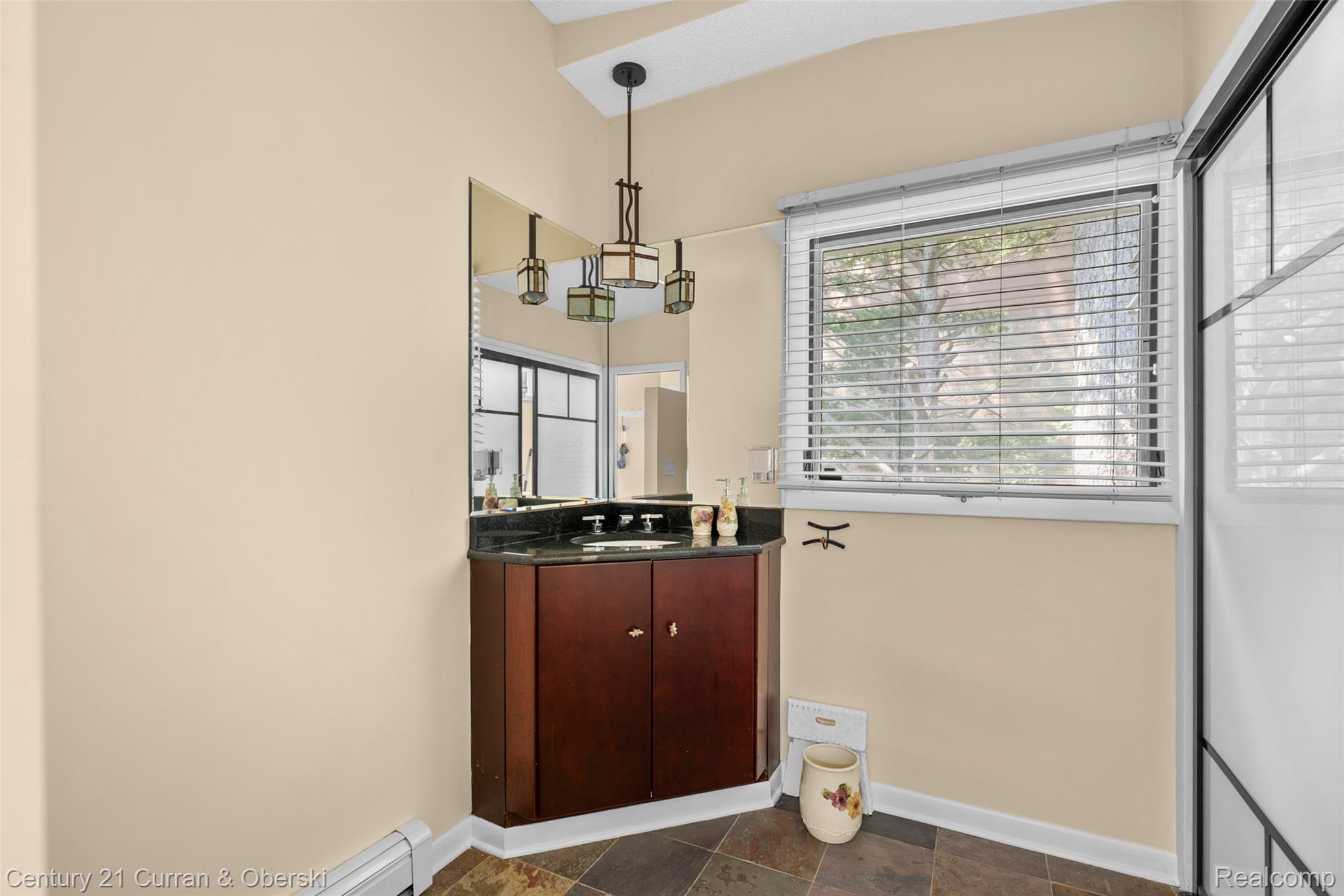Walled Lake, Michigan, 48390, United States, 3 Bedrooms Bedrooms, ,3 BathroomsBathrooms,Residential,For Sale,1938303