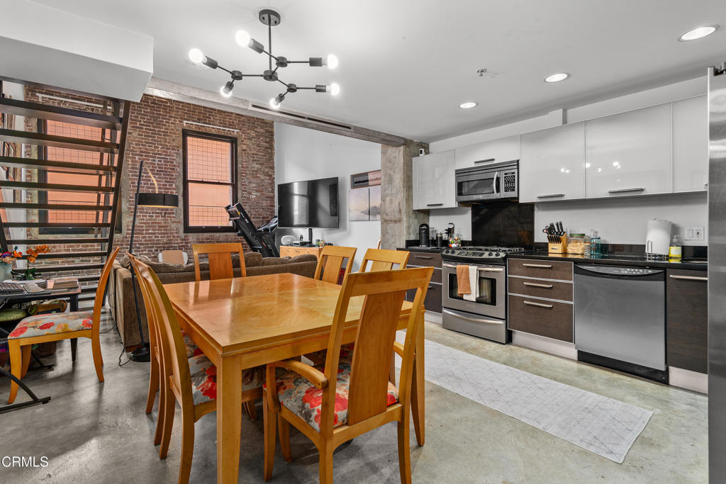 Pasadena, California, 91103, United States, 1 Bedroom Bedrooms, ,2 BathroomsBathrooms,Residential,For Sale,1849857