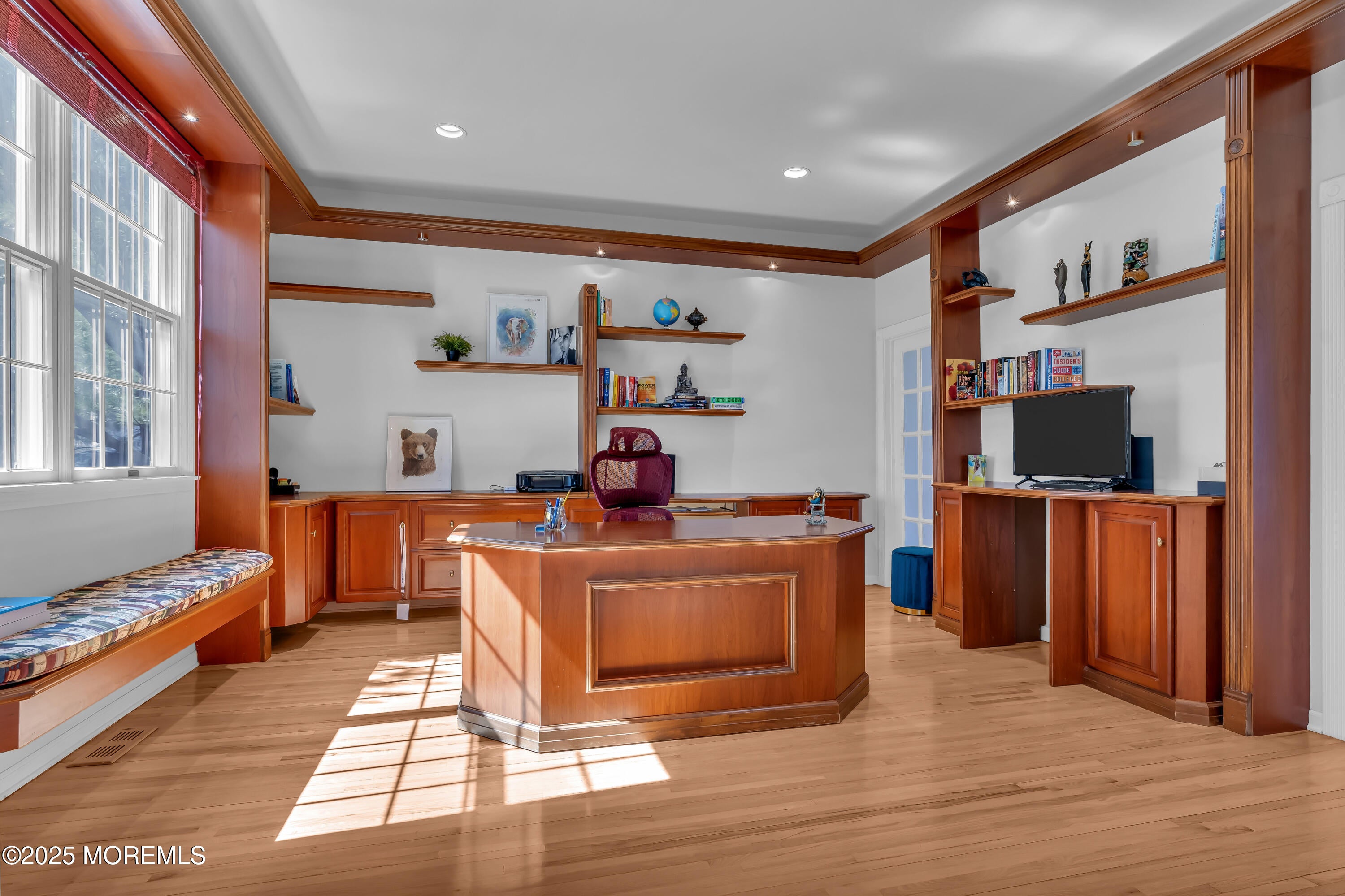 Manalapan, New Jersey, 07726, United States, 6 Bedrooms Bedrooms, ,5 BathroomsBathrooms,Residential,For Sale,1976013