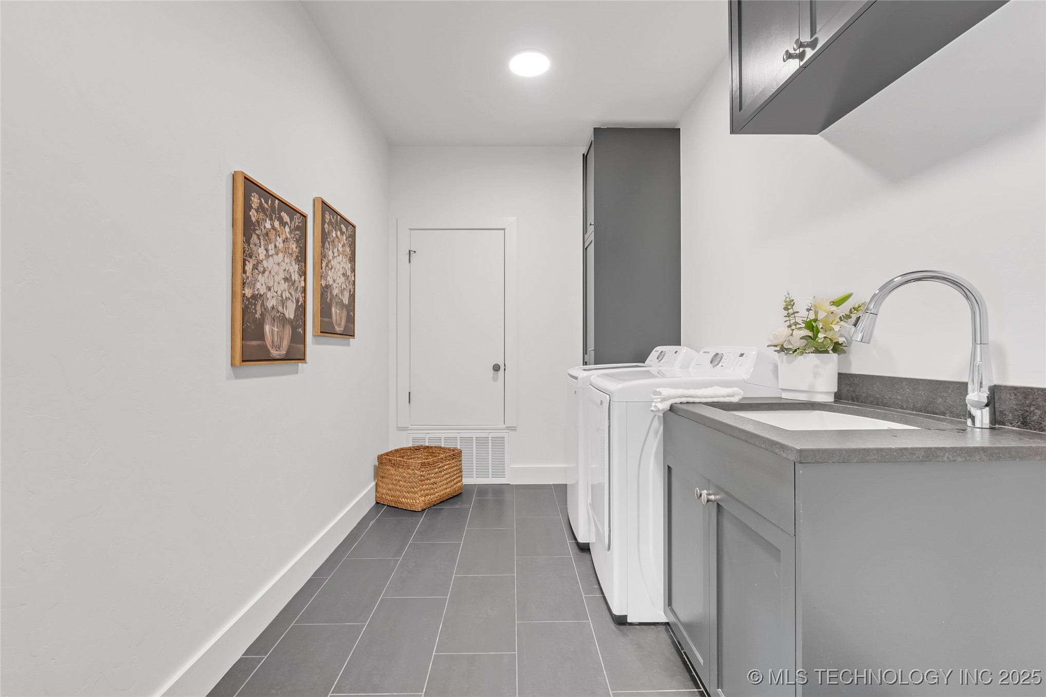 Tulsa, Oklahoma, 74120, United States, 3 Bedrooms Bedrooms, ,3 BathroomsBathrooms,Residential,For Sale,1989379