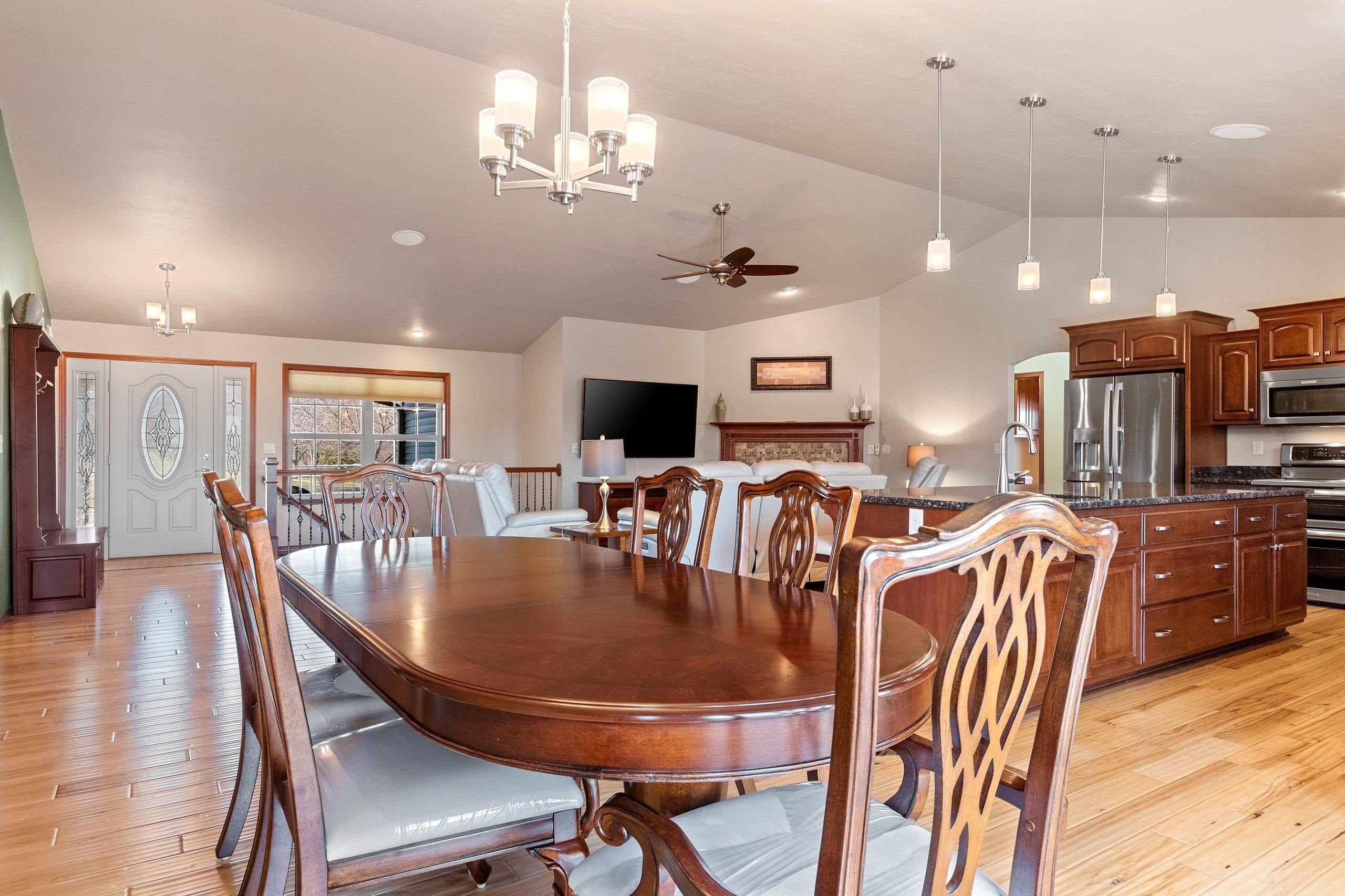 DE PERE, Wisconsin, 54115, United States, 5 Bedrooms Bedrooms, ,4 BathroomsBathrooms,Residential,For Sale,2048678