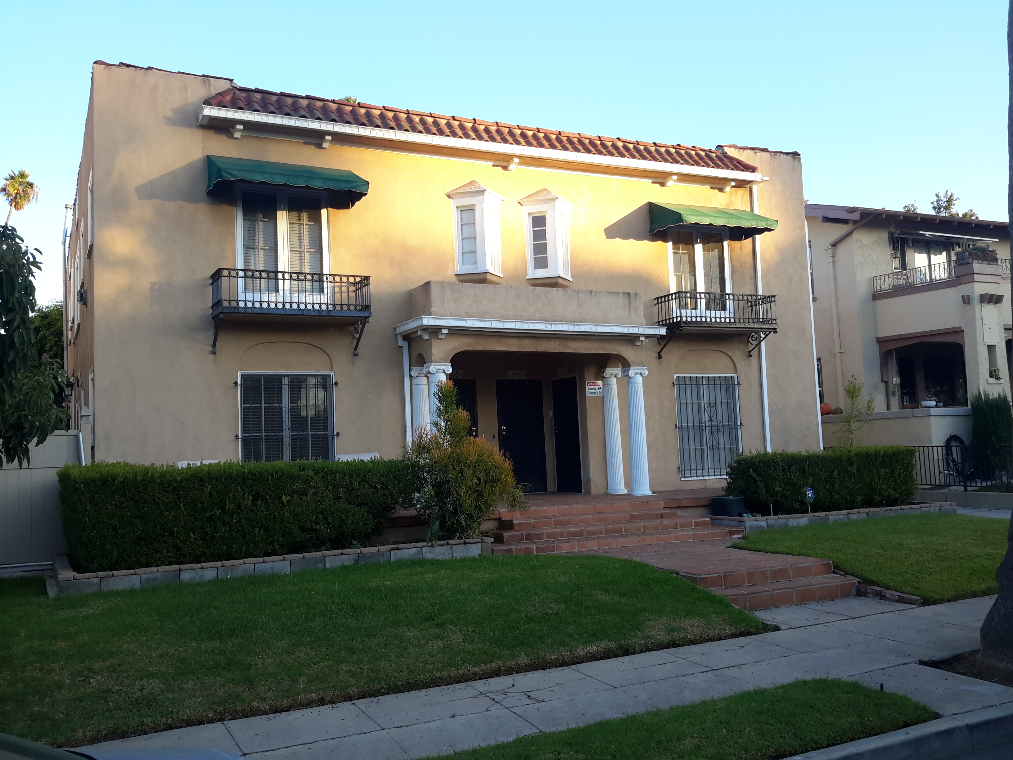 Los Angeles, California, 90019, United States, 8 Bedrooms Bedrooms, ,4 BathroomsBathrooms,Residential,For Sale,1864007