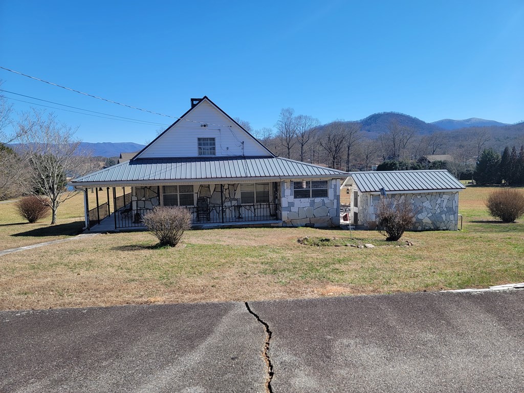 Hayesville, North Carolina, 28904, United States, 3 Bedrooms Bedrooms, ,1 BathroomBathrooms,Residential,For Sale,1887043