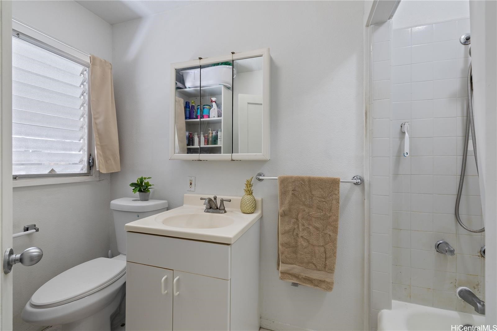 Honolulu, Hawaii, 96817, United States, 3 Bedrooms Bedrooms, ,2 BathroomsBathrooms,Residential,For Sale,1986474