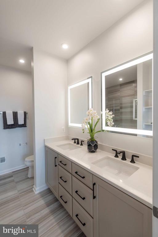 Ashburn, Virginia, 20148, United States, 3 Bedrooms Bedrooms, ,4 BathroomsBathrooms,Residential,For Sale,1861739