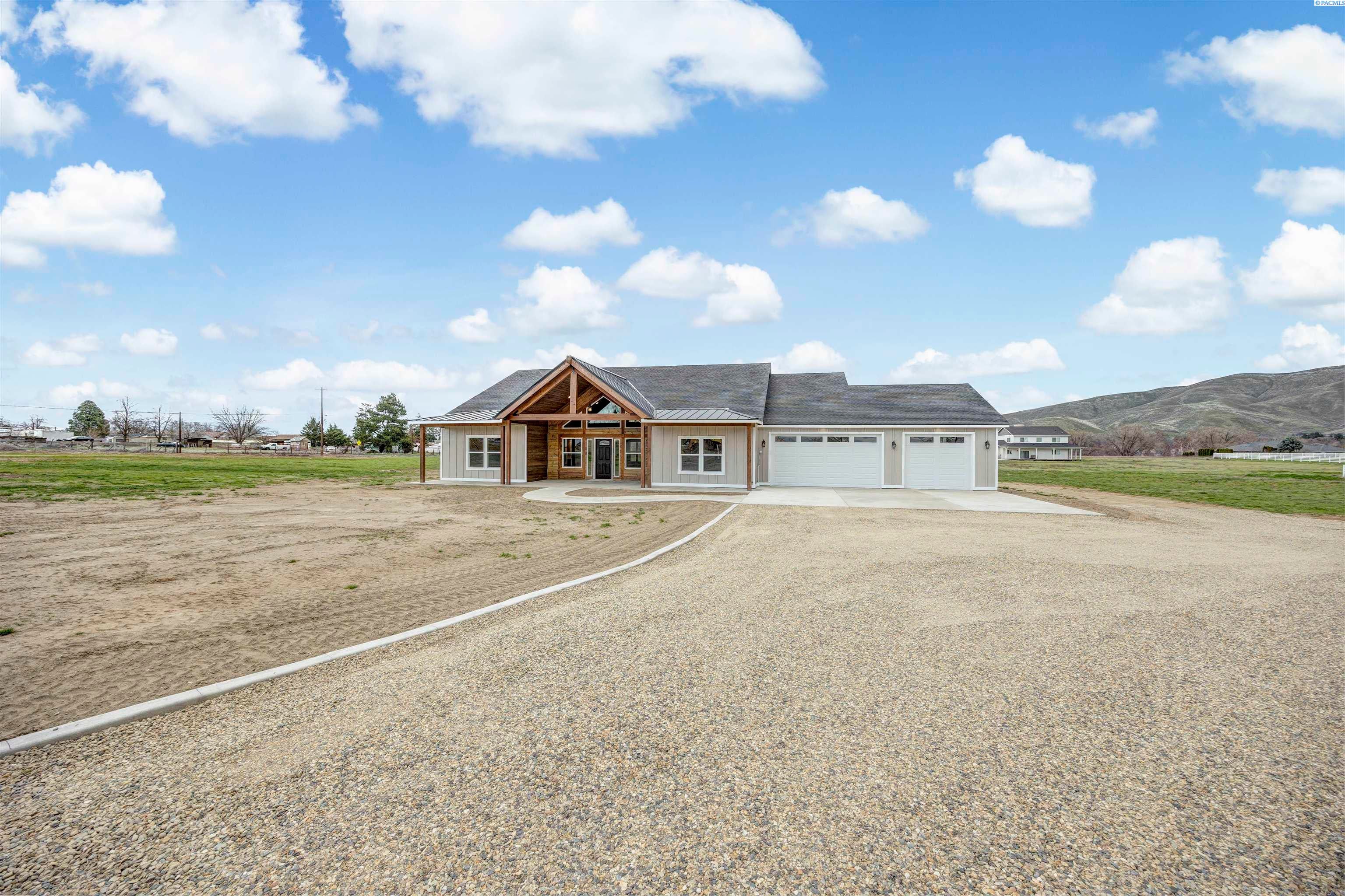 Prosser, Washington, 99350, United States, 3 Bedrooms Bedrooms, ,2 BathroomsBathrooms,Residential,For Sale,2027439