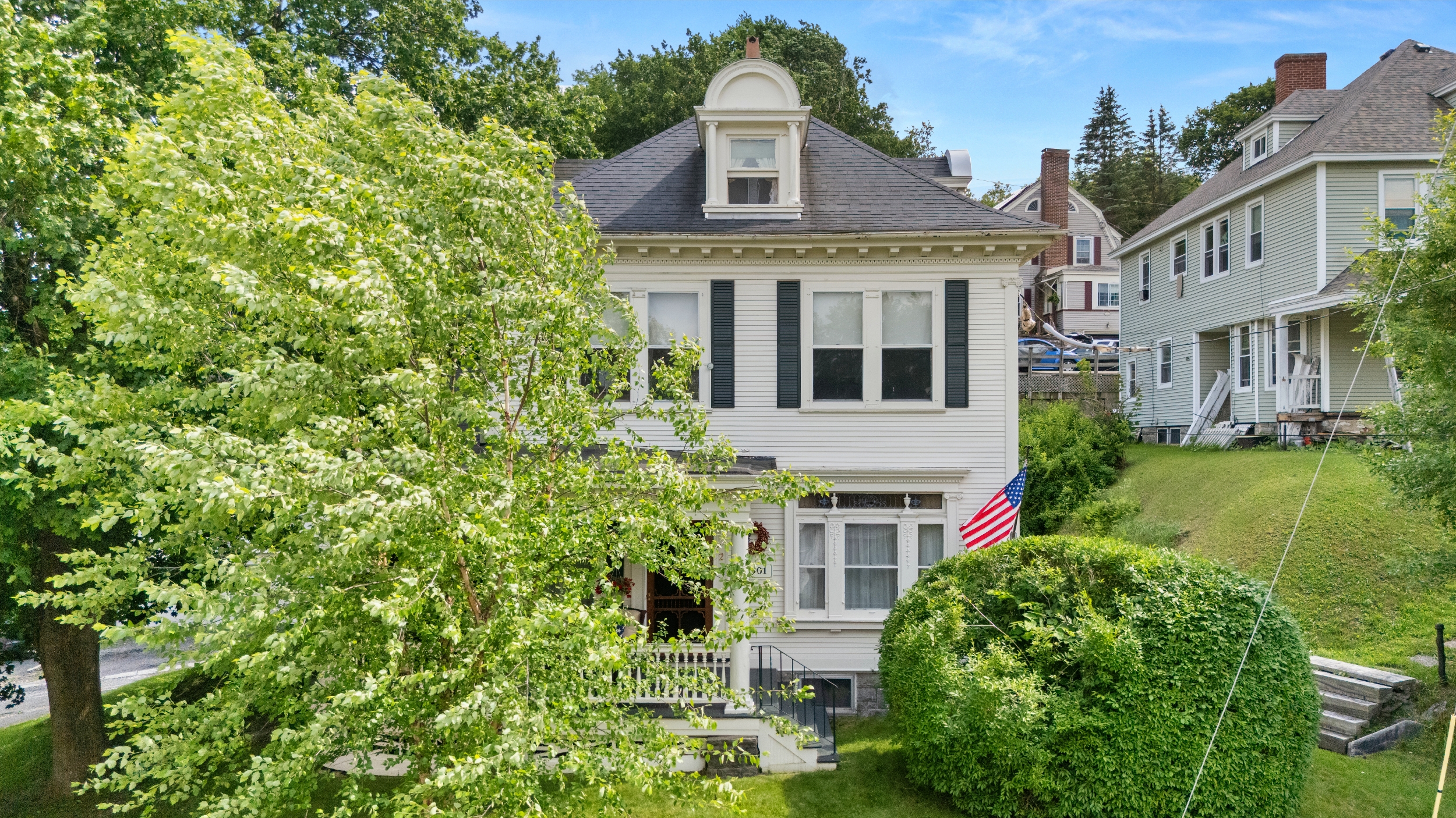  Charming In-Town Victorian with Large Carriage House - 物件實景
