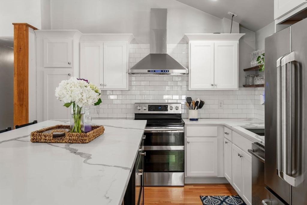 Waltham, Massachusetts, 02453, United States, 3 Bedrooms Bedrooms, ,2 BathroomsBathrooms,Residential,For Sale,1939650