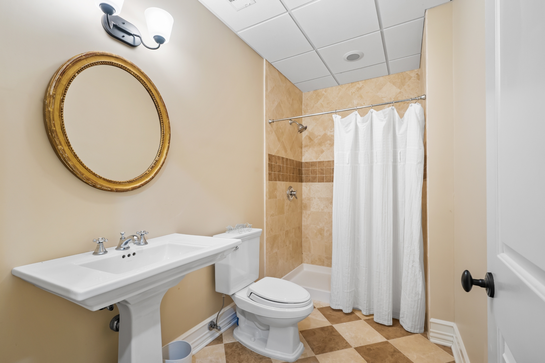  Bucks County Colonial Provides Seamless Indoor-Outdoor Living - 物件實景