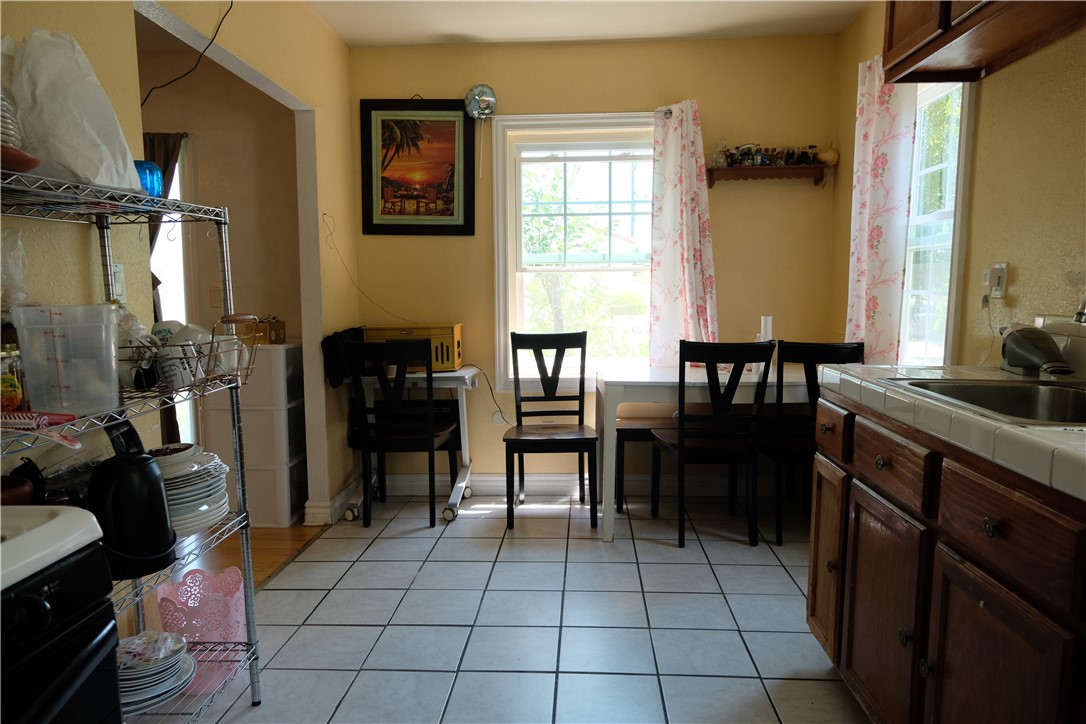 Los Angeles, California, 90047, United States, 3 Bedrooms Bedrooms, ,2 BathroomsBathrooms,Residential,For Sale,1980559