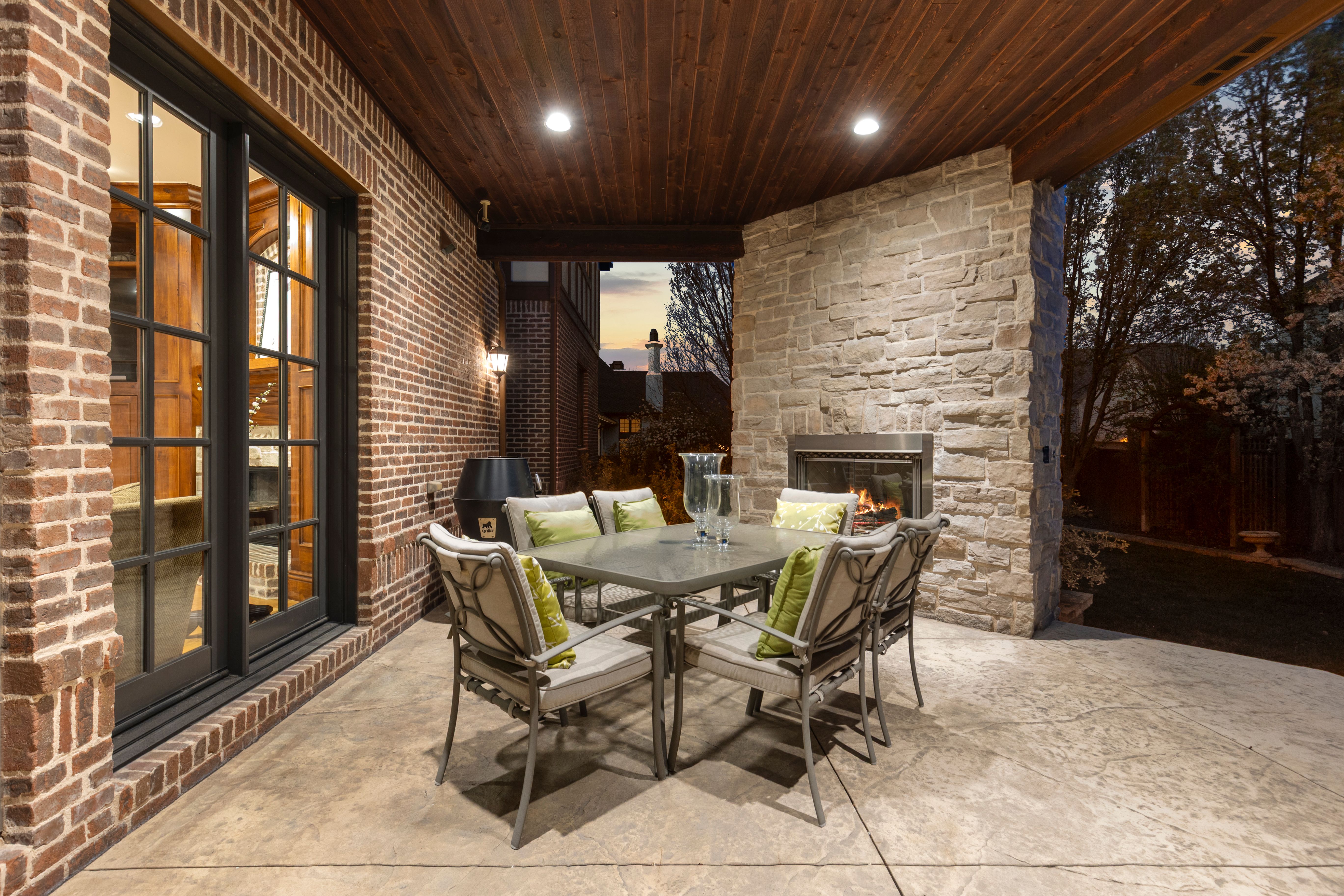  LUXURY LIVING IN LOWRY TIMELESS ENGLISH TUDOR EXPANSIVE LOT ON 6TH AVENUE PKWY - 物件實景