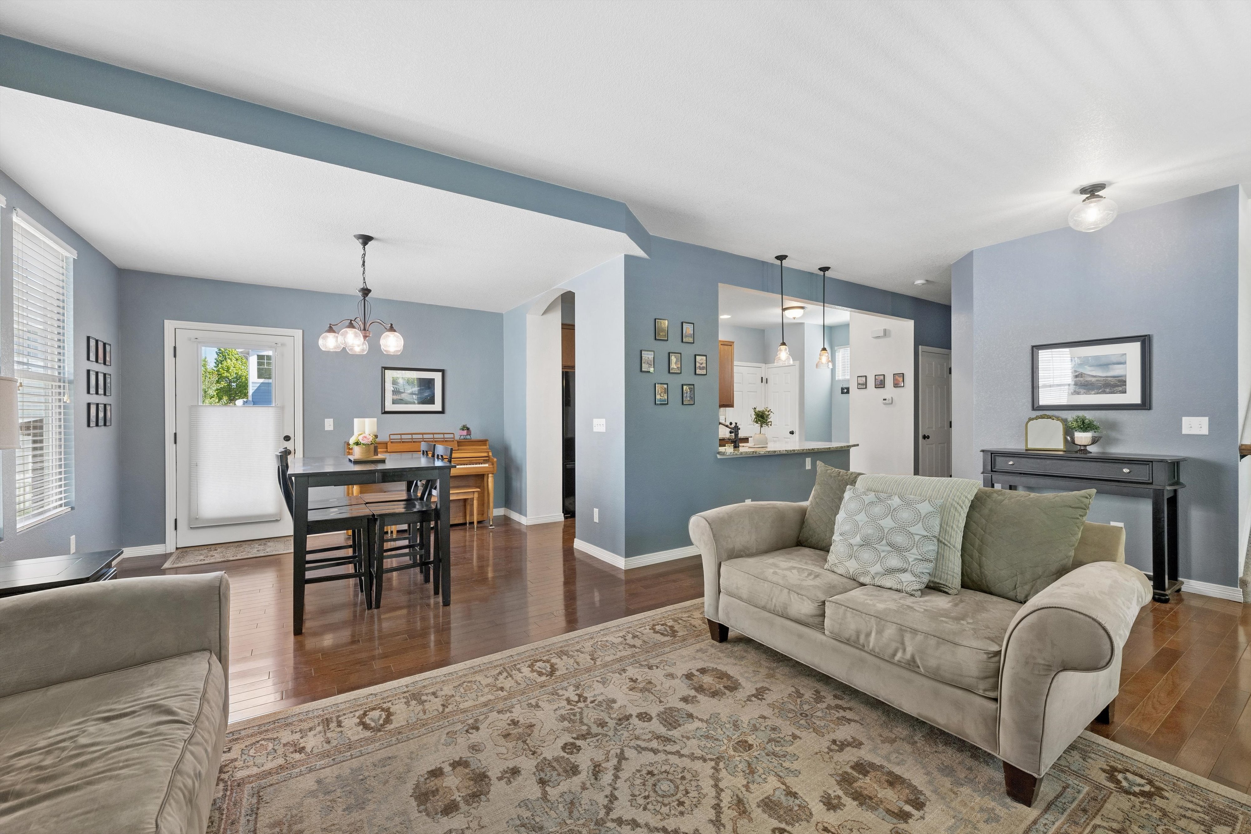  Beautiful 3-Bedroom, 3-Bath Home On A Charming Tree-Lined Street - 物件實景