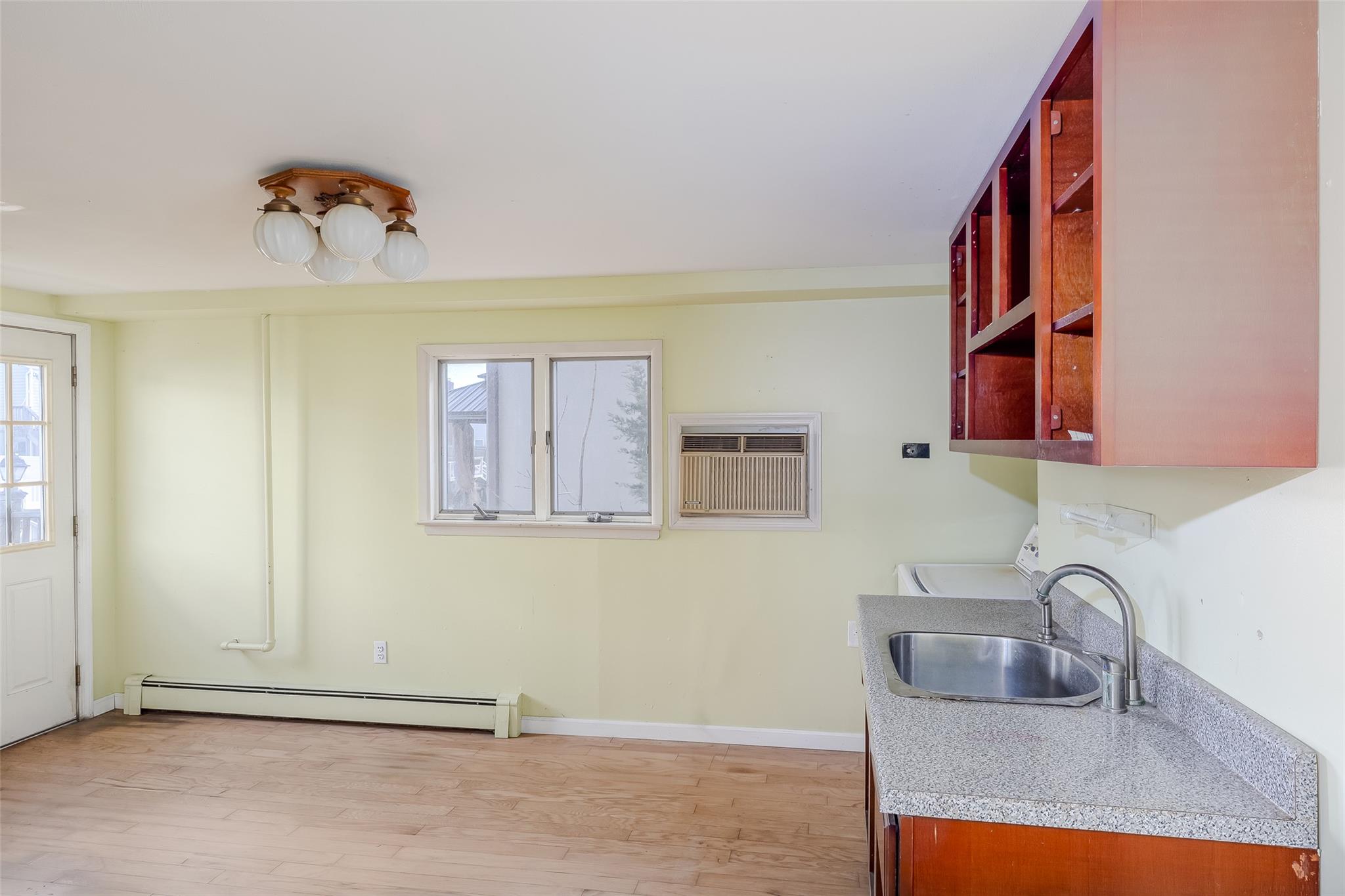 Freeport, New York, 11520, United States, 4 Bedrooms Bedrooms, ,2 BathroomsBathrooms,Residential,For Sale,1893600