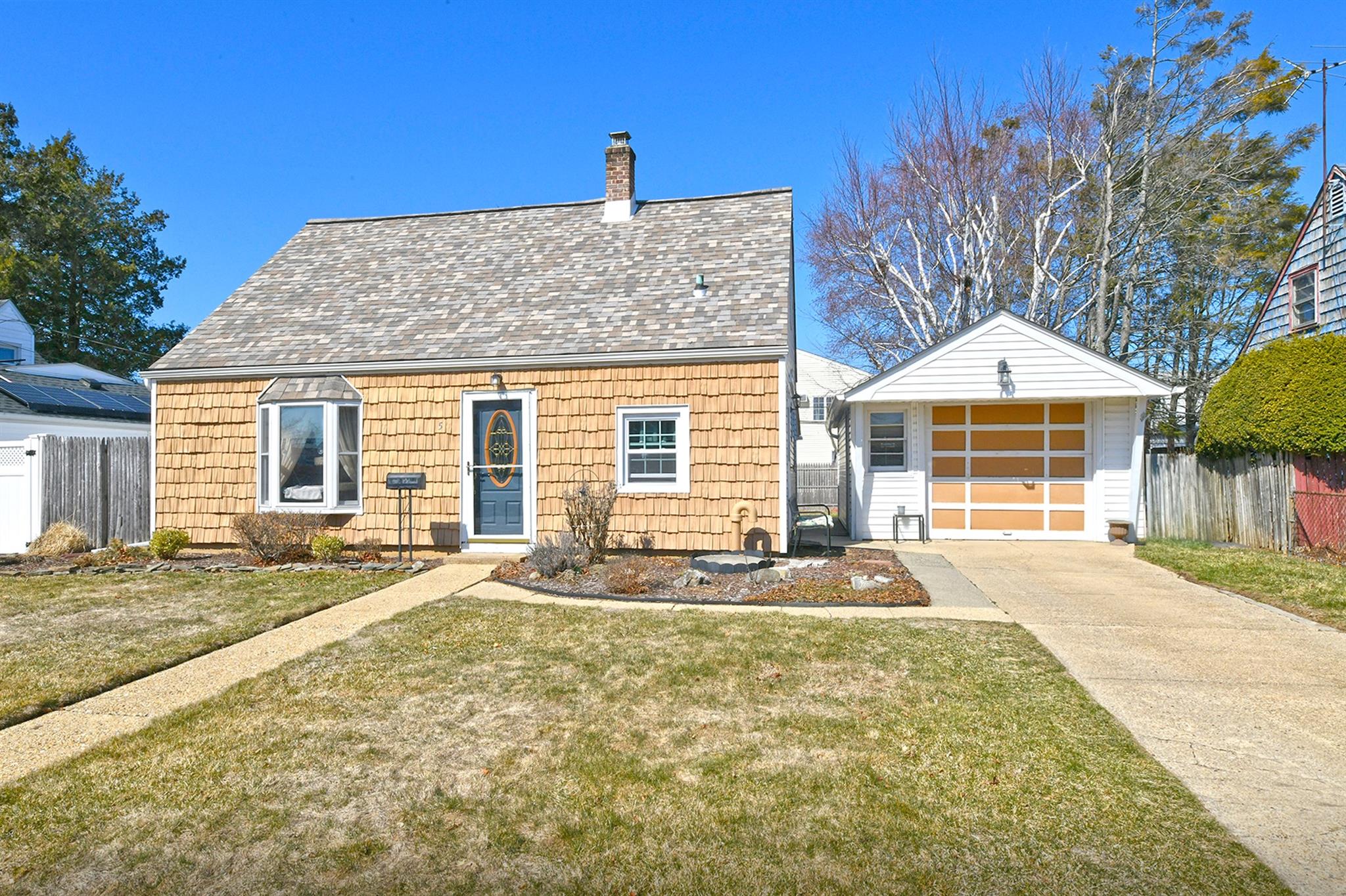 Levittown, New York, 11756, United States, 3 Bedrooms Bedrooms, ,1 BathroomBathrooms,Residential,For Sale,1737239