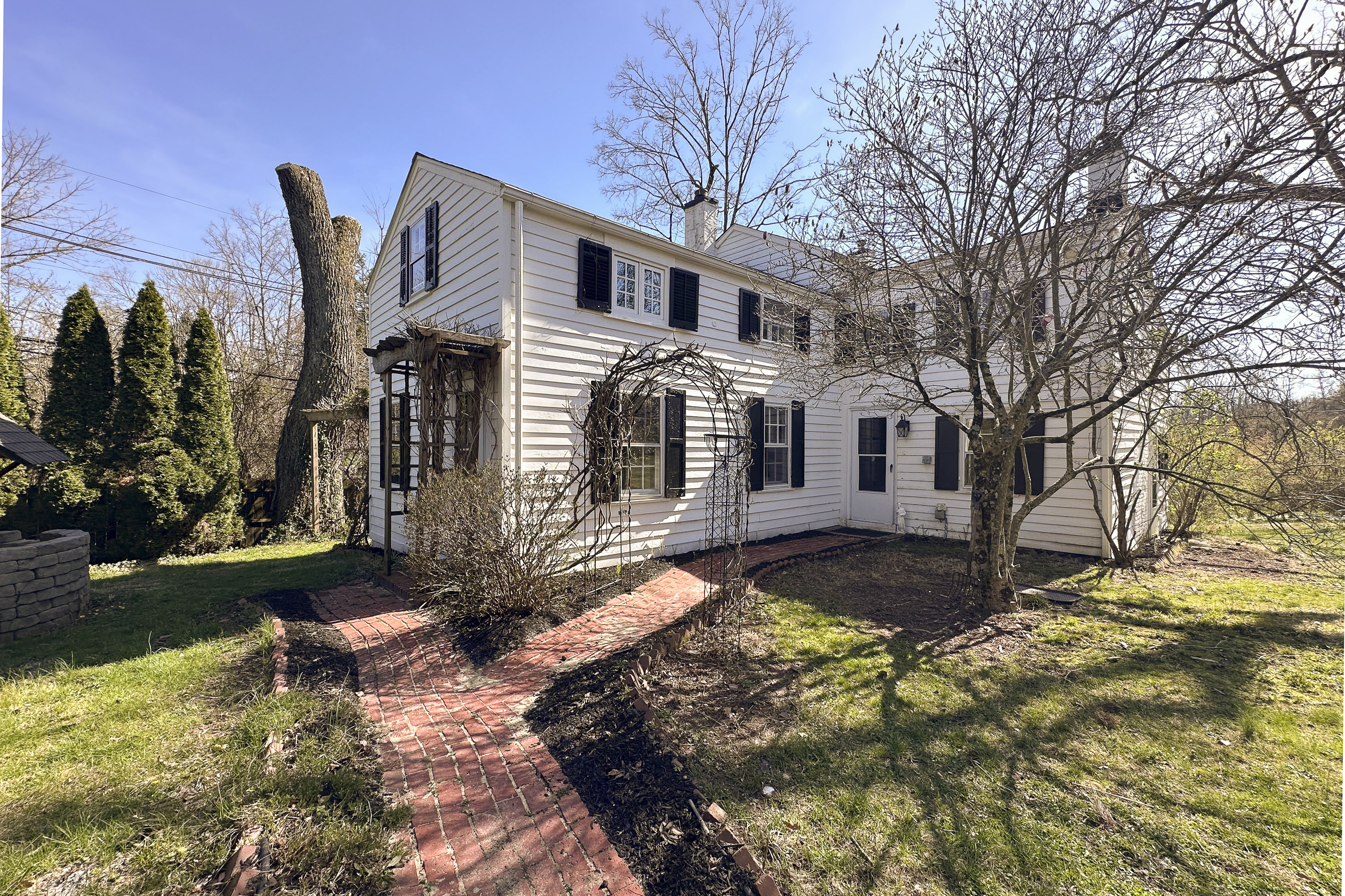  18th Century Charm and Captivating Grounds Edging Stony Brook - 物件實景