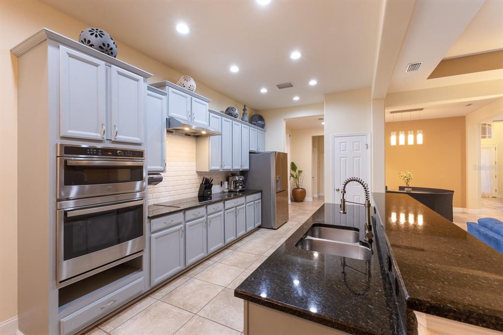 Bradenton, Florida, 34209, United States, 5 Bedrooms Bedrooms, ,3 BathroomsBathrooms,Residential,For Sale,1916938