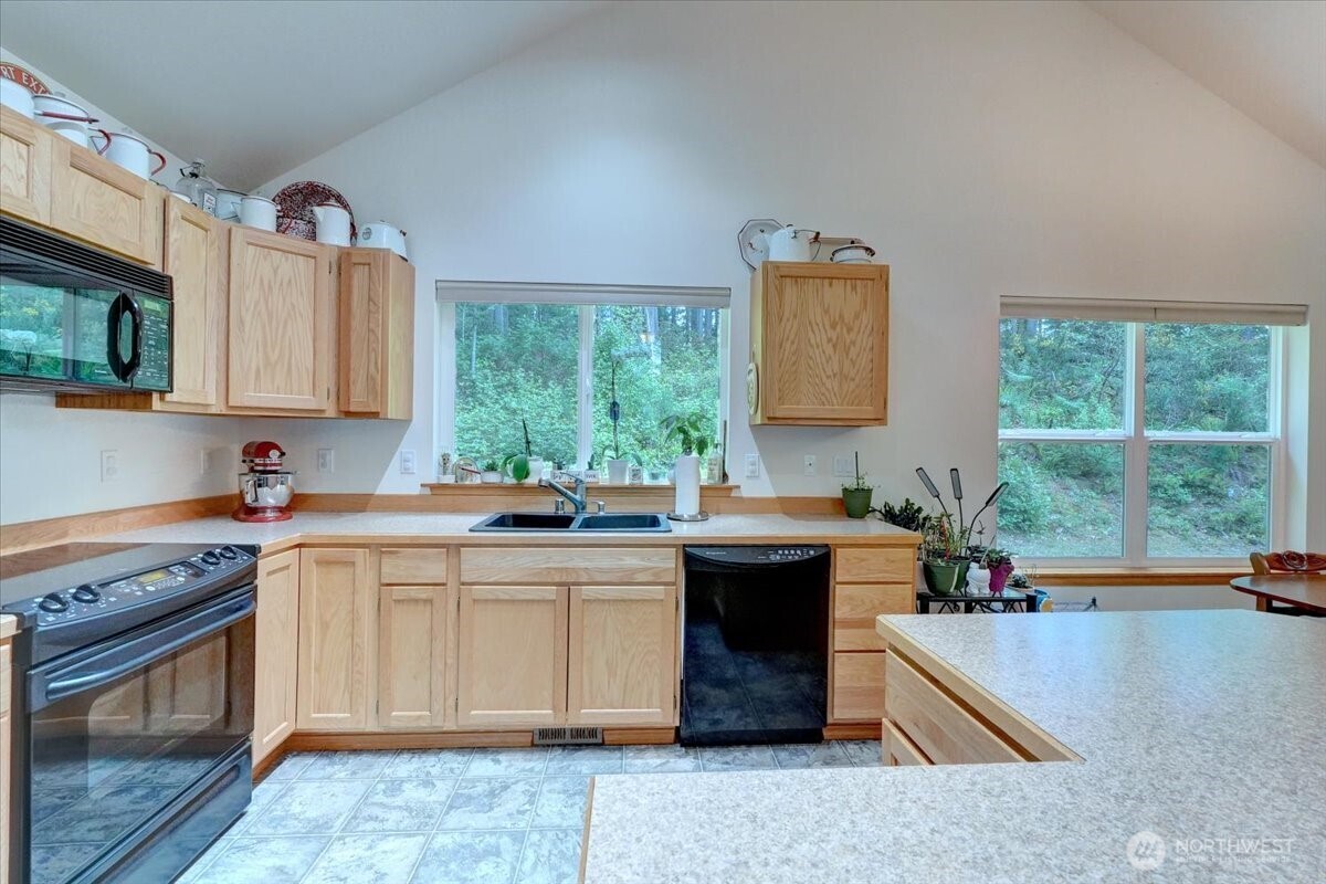 Port Orchard, Washington, 98367, United States, 3 Bedrooms Bedrooms, ,2 BathroomsBathrooms,Residential,For Sale,1828353