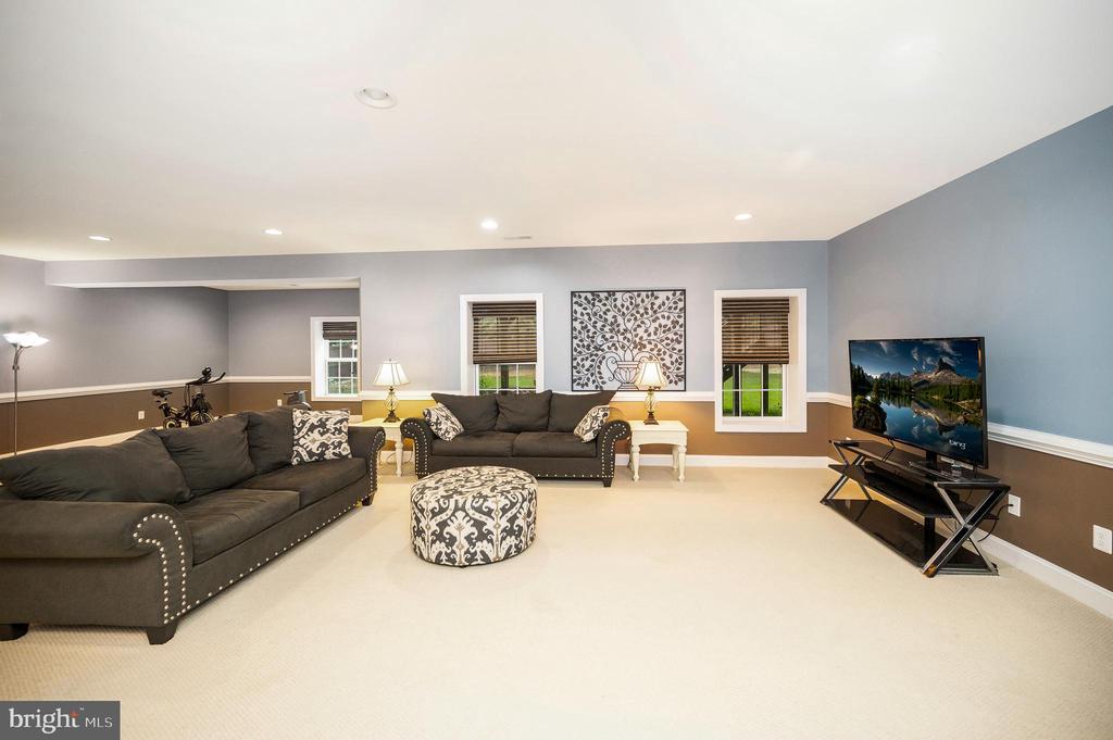 Woodbridge, Virginia, 22193, United States, 6 Bedrooms Bedrooms, ,6 BathroomsBathrooms,Residential,For Sale,1919107