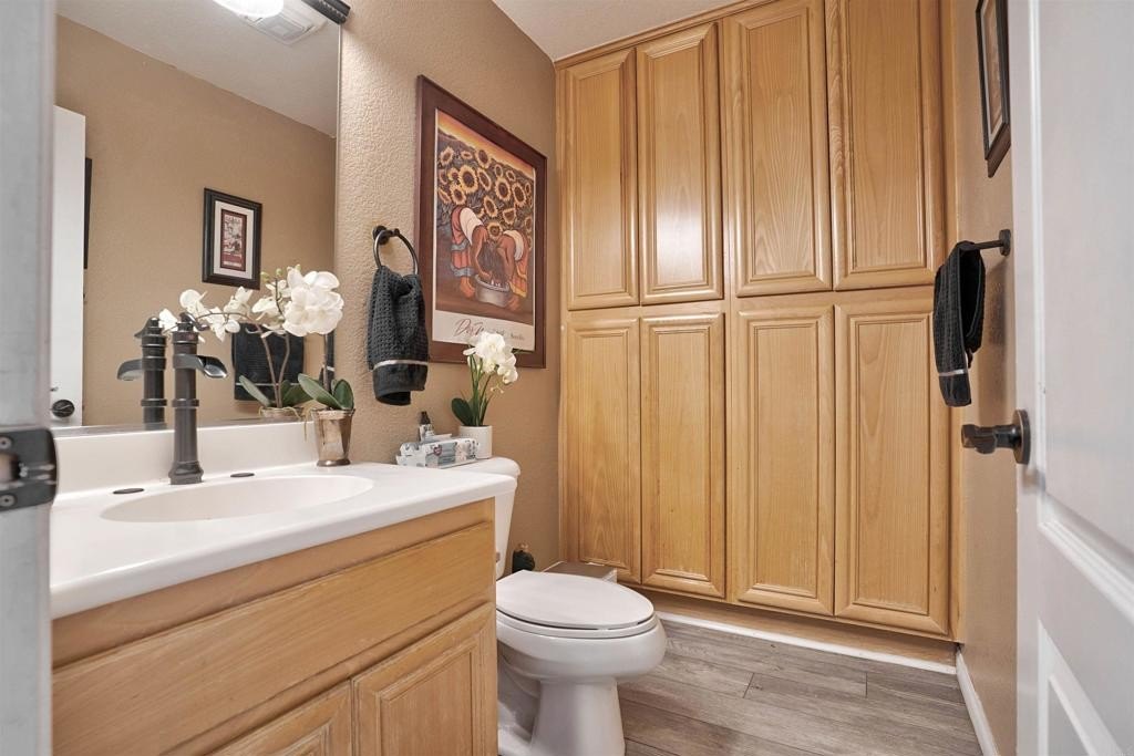 Hemet, California, 92545, United States, 5 Bedrooms Bedrooms, ,3 BathroomsBathrooms,Residential,For Sale,1969134