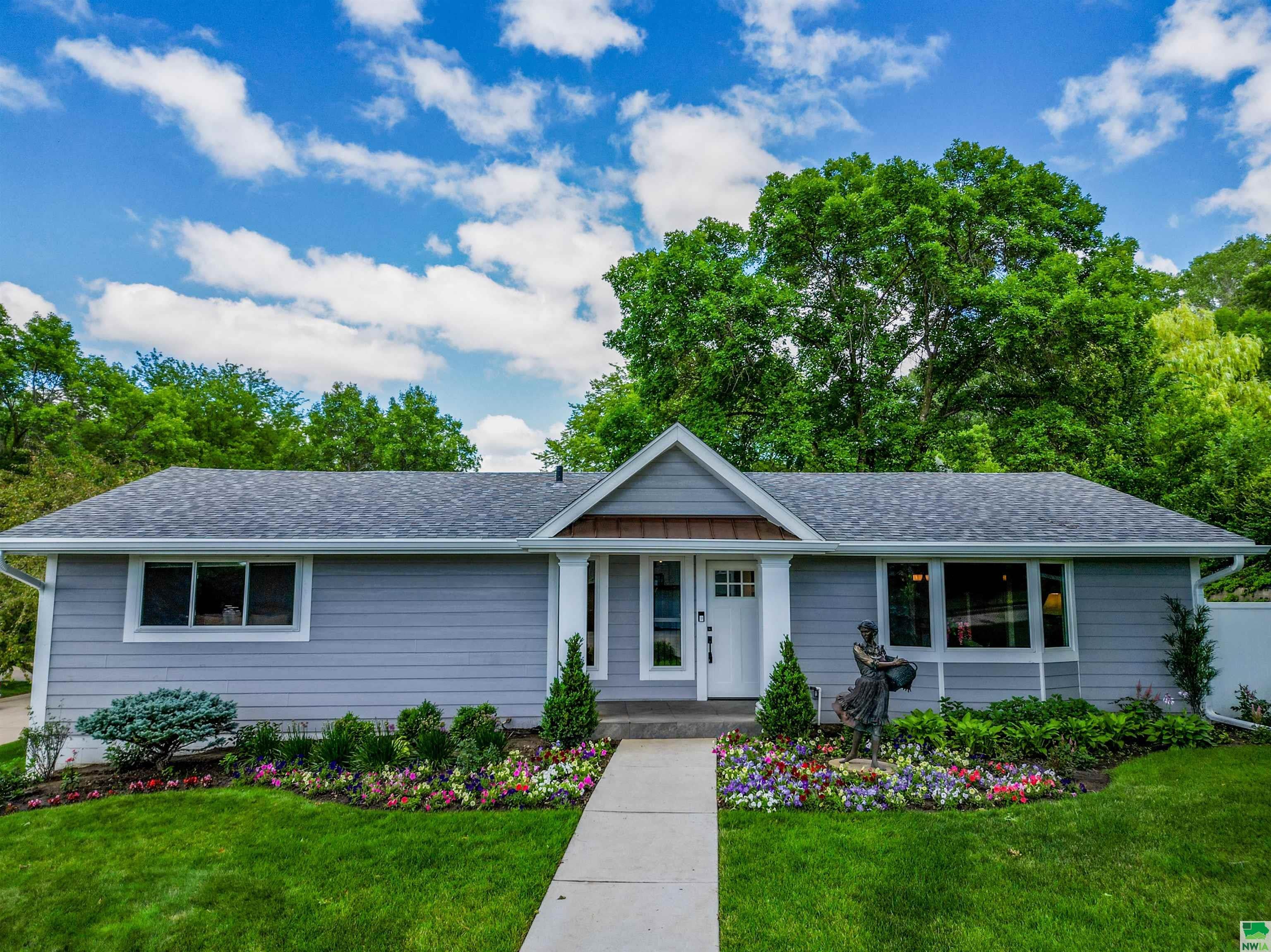 Sioux City, Iowa, 51104, United States, 5 Bedrooms Bedrooms, ,3 BathroomsBathrooms,Residential,For Sale,1921343
