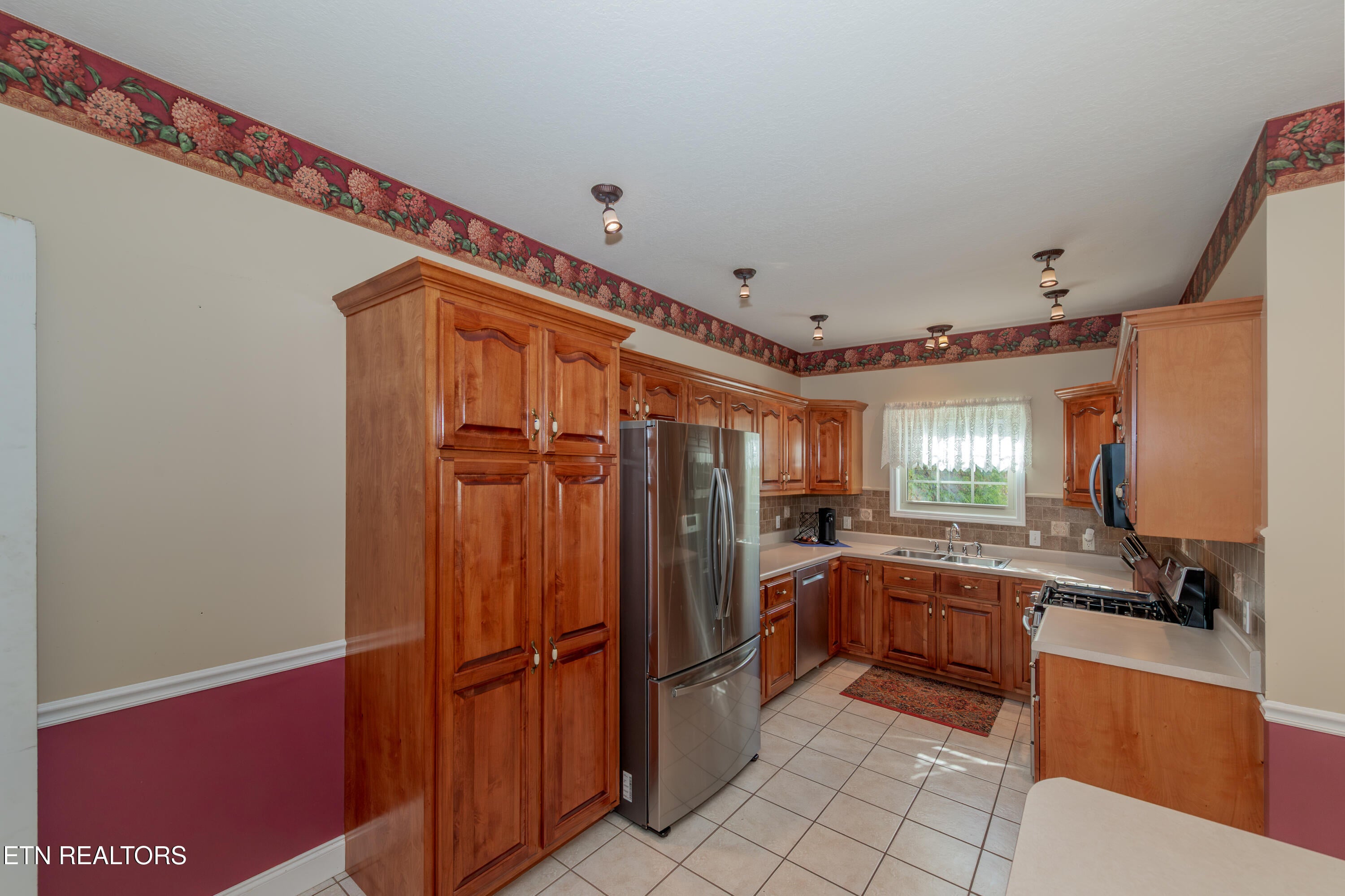 Harriman, Tennessee, 37748, United States, 3 Bedrooms Bedrooms, ,4 BathroomsBathrooms,Residential,For Sale,1989060