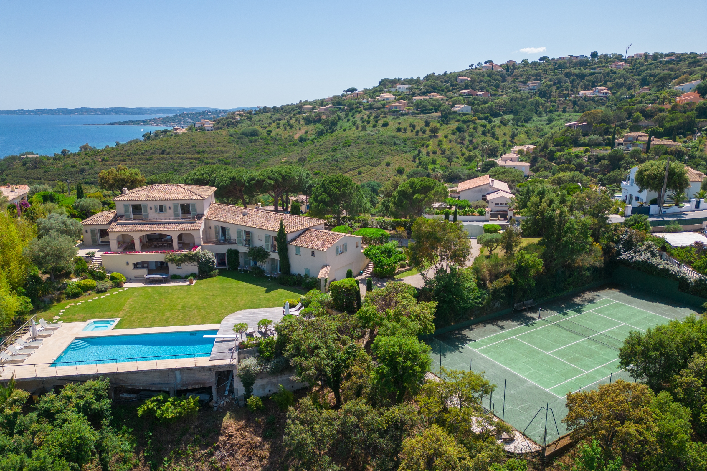  Co-exclusive listing - Provencal villa in a dominant position with sea and hill… - 物件實景