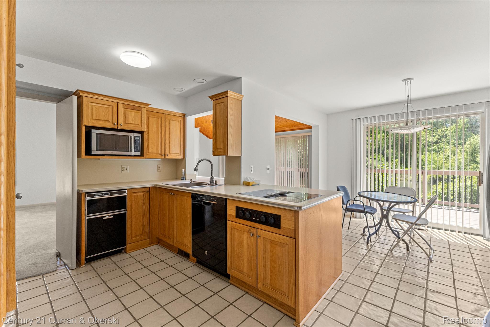 West Bloomfield Charter Township, Michigan, 48323, United States, 4 Bedrooms Bedrooms, ,4 BathroomsBathrooms,Residential,For Sale,1942642
