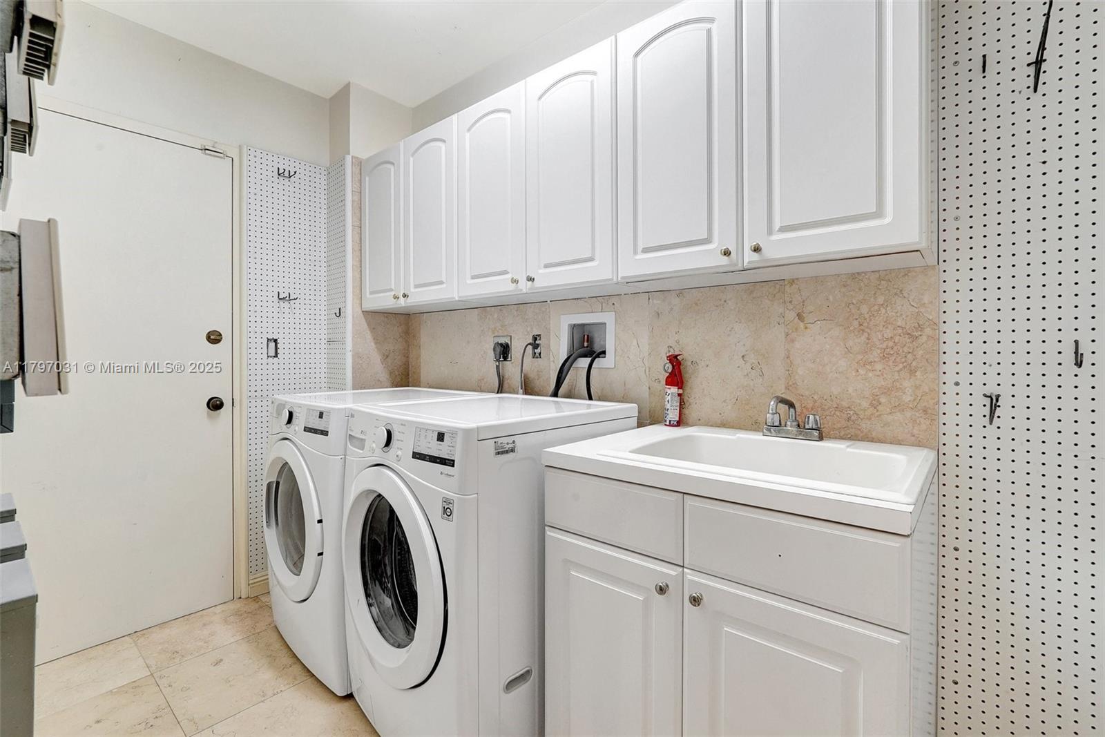Aventura, Florida, 33180, United States, 4 Bedrooms Bedrooms, ,5 BathroomsBathrooms,Residential,For Sale,1796989
