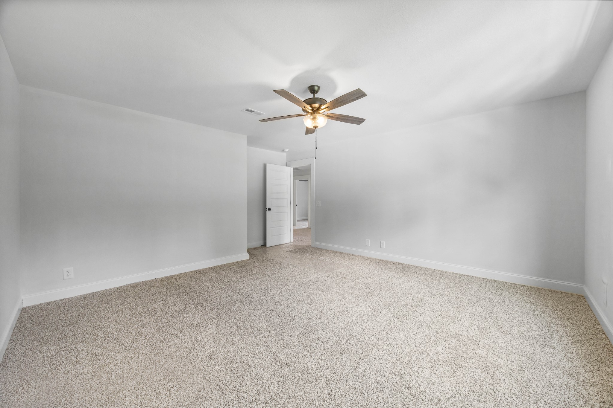 Clarksville, Tennessee, 37040, United States, 4 Bedrooms Bedrooms, ,3 BathroomsBathrooms,Residential,For Sale,1979946