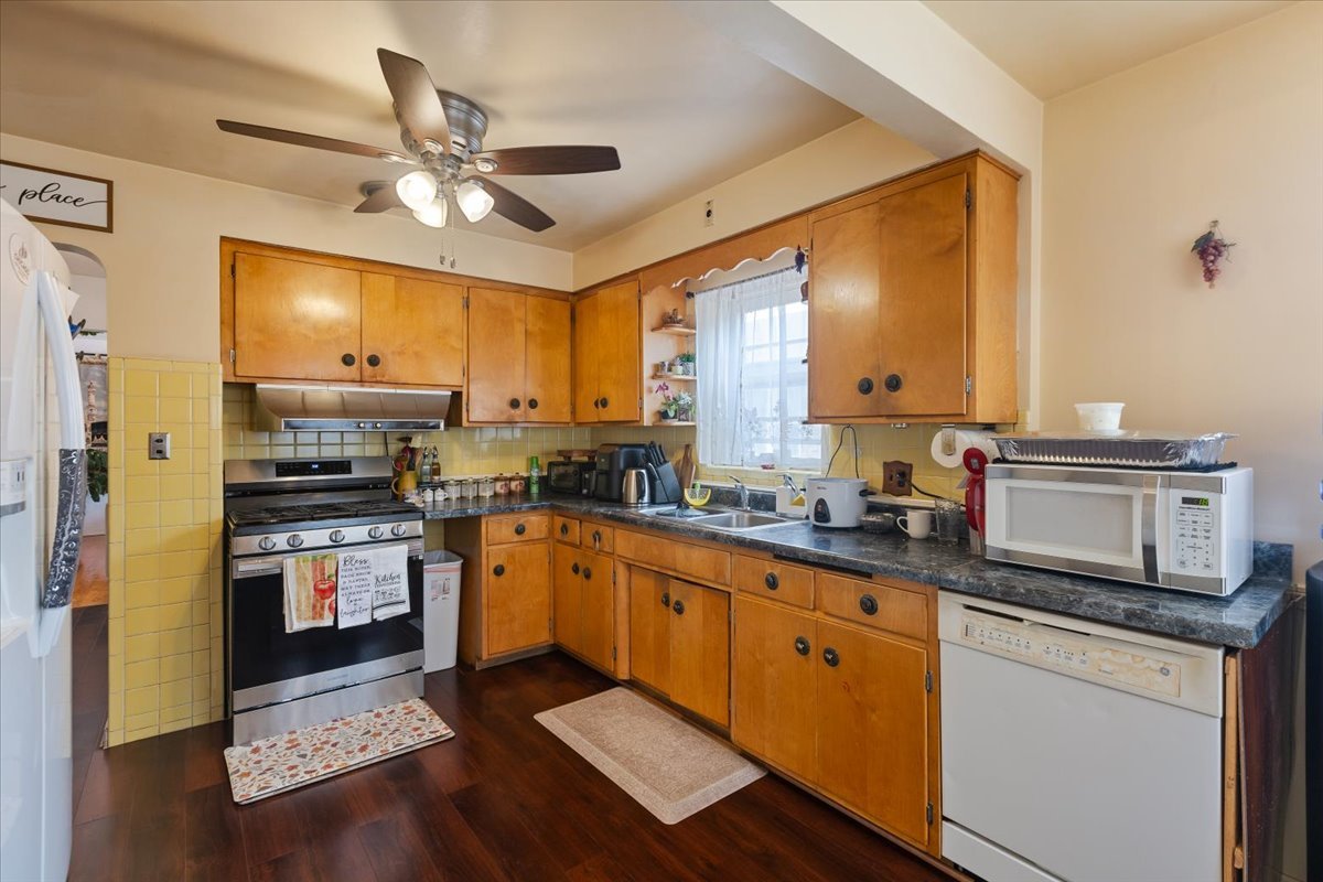 Chicago, Illinois, 60645, United States, 3 Bedrooms Bedrooms, ,3 BathroomsBathrooms,Residential,For Sale,1976245